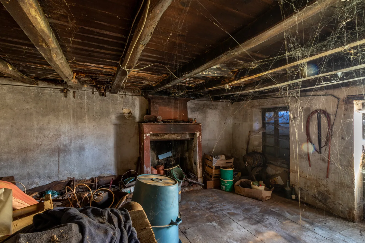Charmante maison charentaise à rénover avec dépendances et jardin à Saint-Savinien 