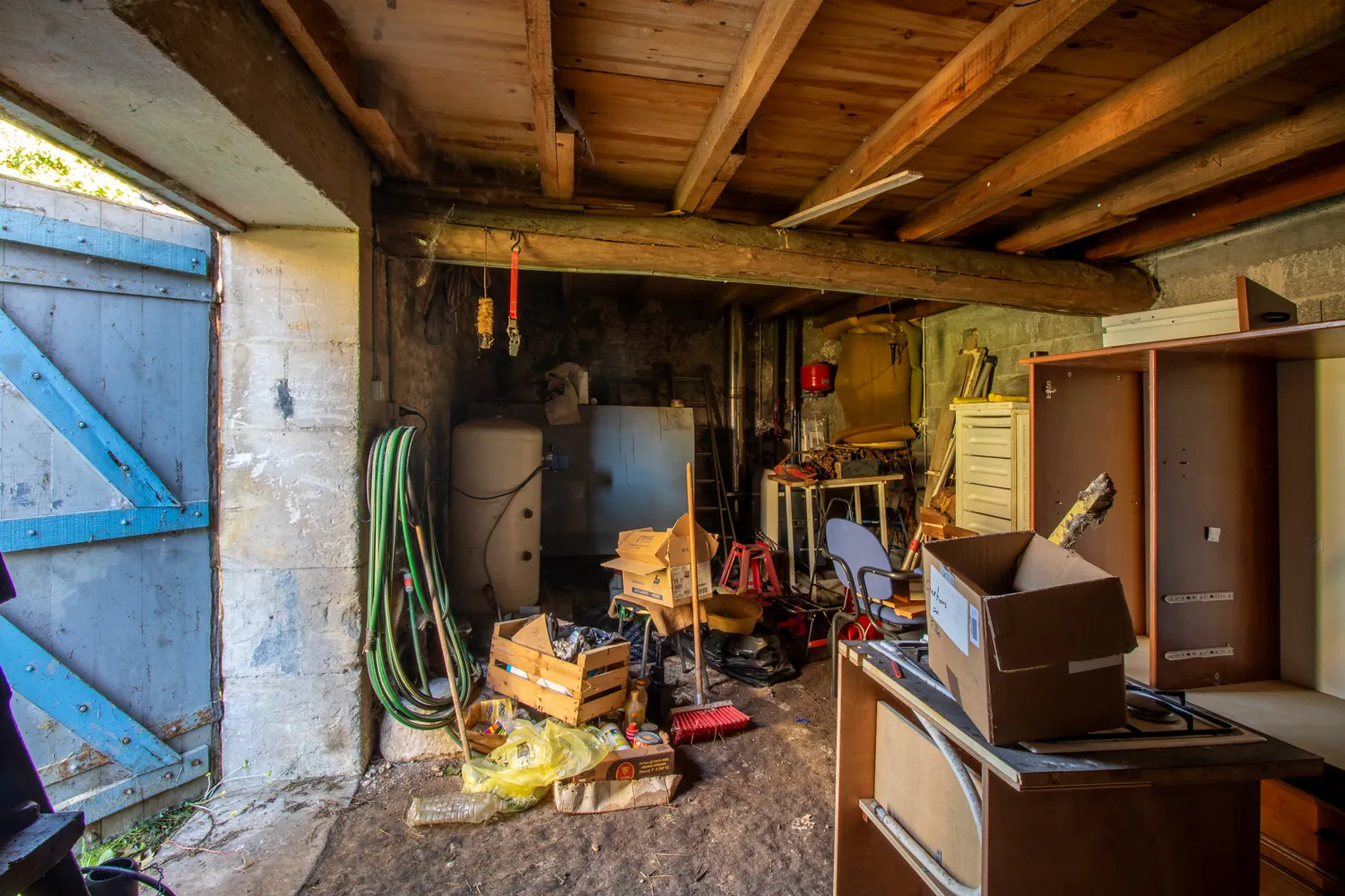 Charmante maison charentaise à rénover avec dépendances et jardin à Saint-Savinien 