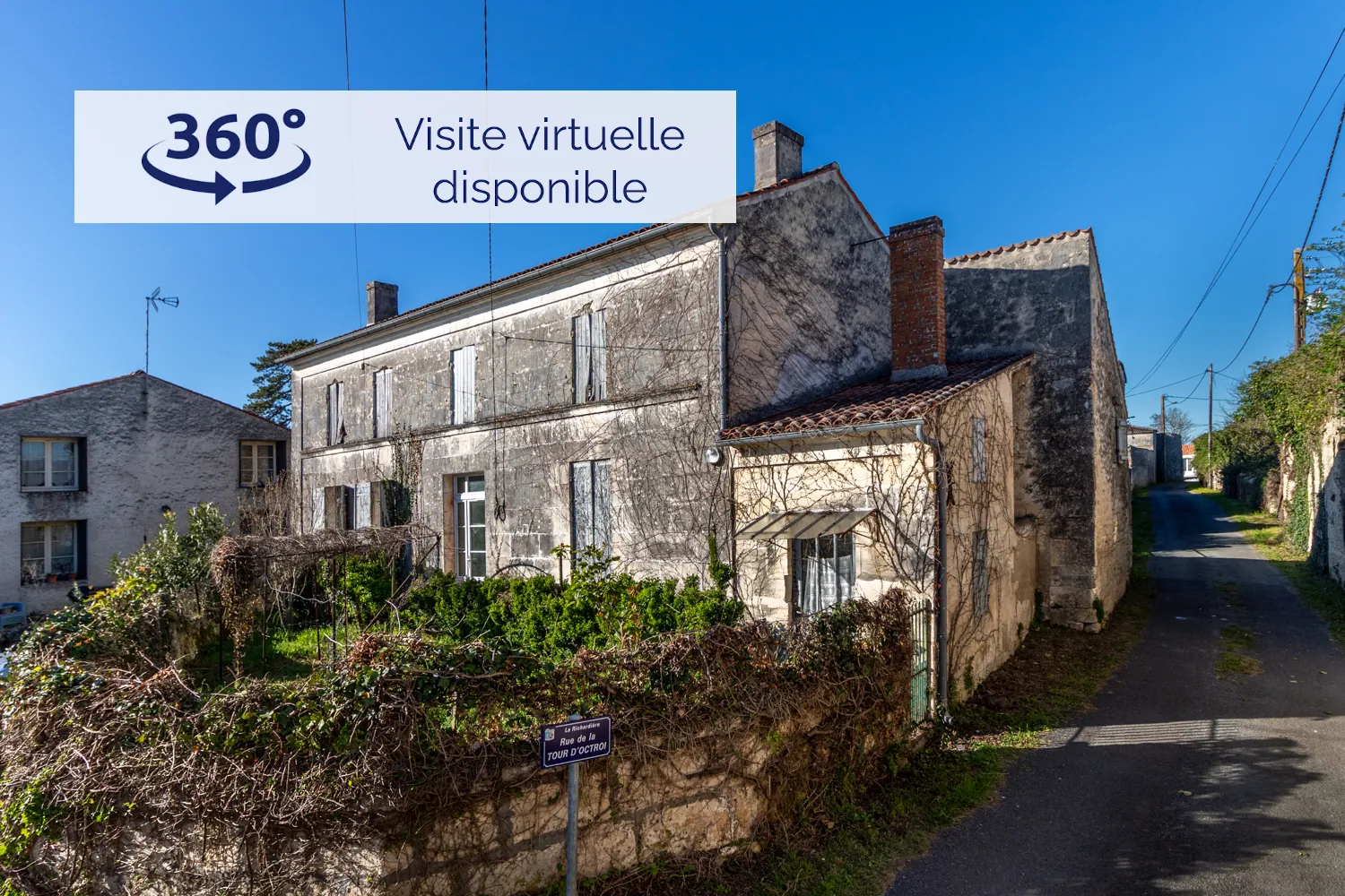 Charmante maison charentaise à rénover avec dépendances et jardin à Saint-Savinien 