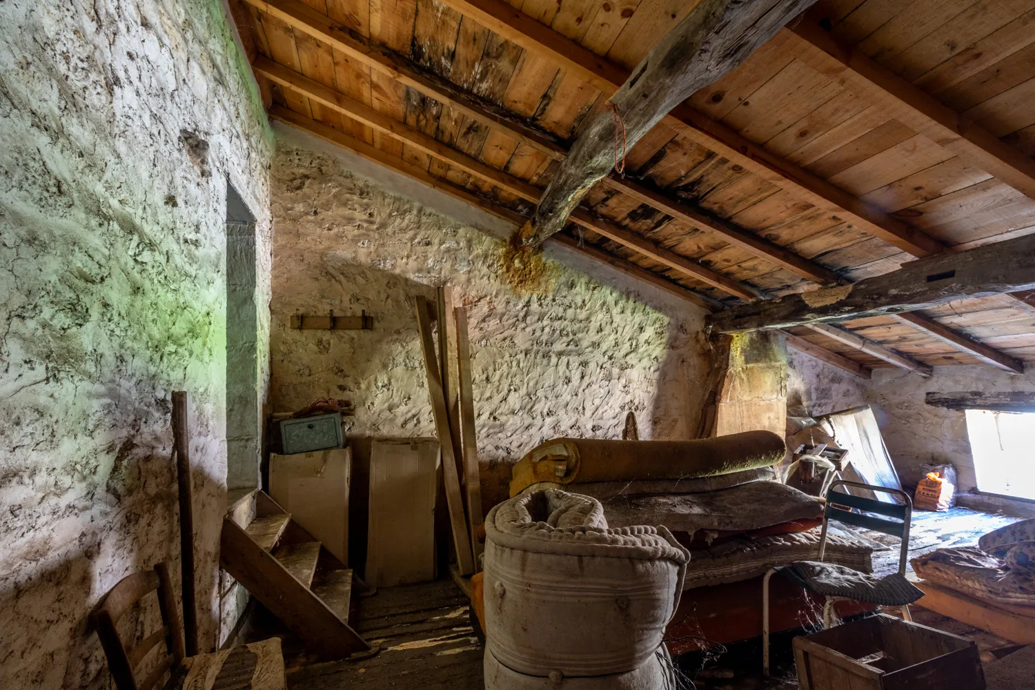 Charmante maison charentaise à rénover avec dépendances et jardin à Saint-Savinien 