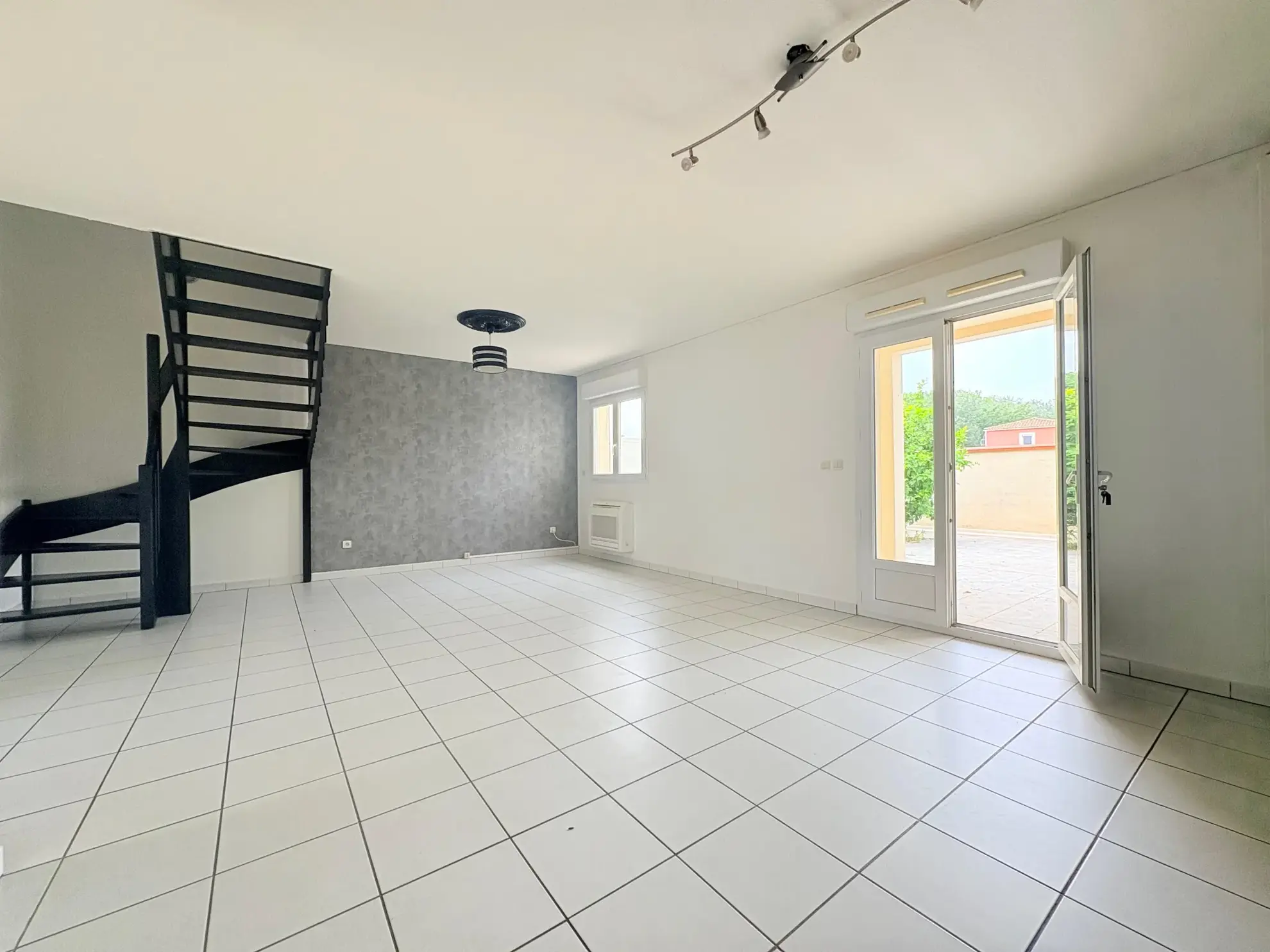 Villa 4 pièces à Toulouges avec garage, terrasse et jardin, livraison 2007 