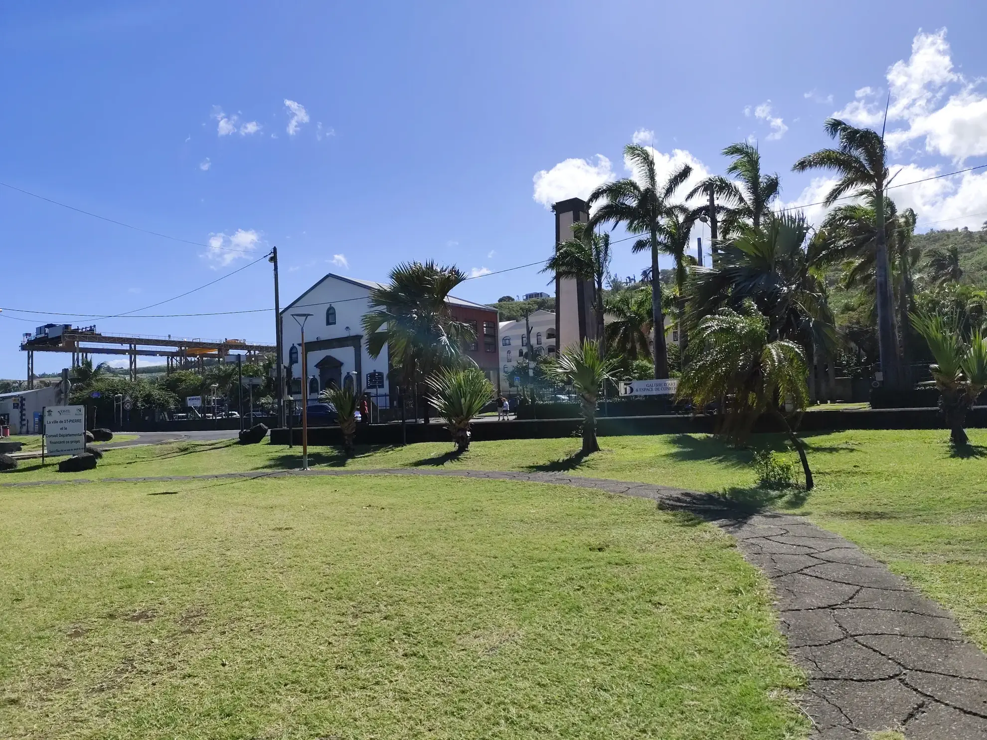 Terrain constructible de 387 m² à Saint-Pierre, secteur Grands Bois 