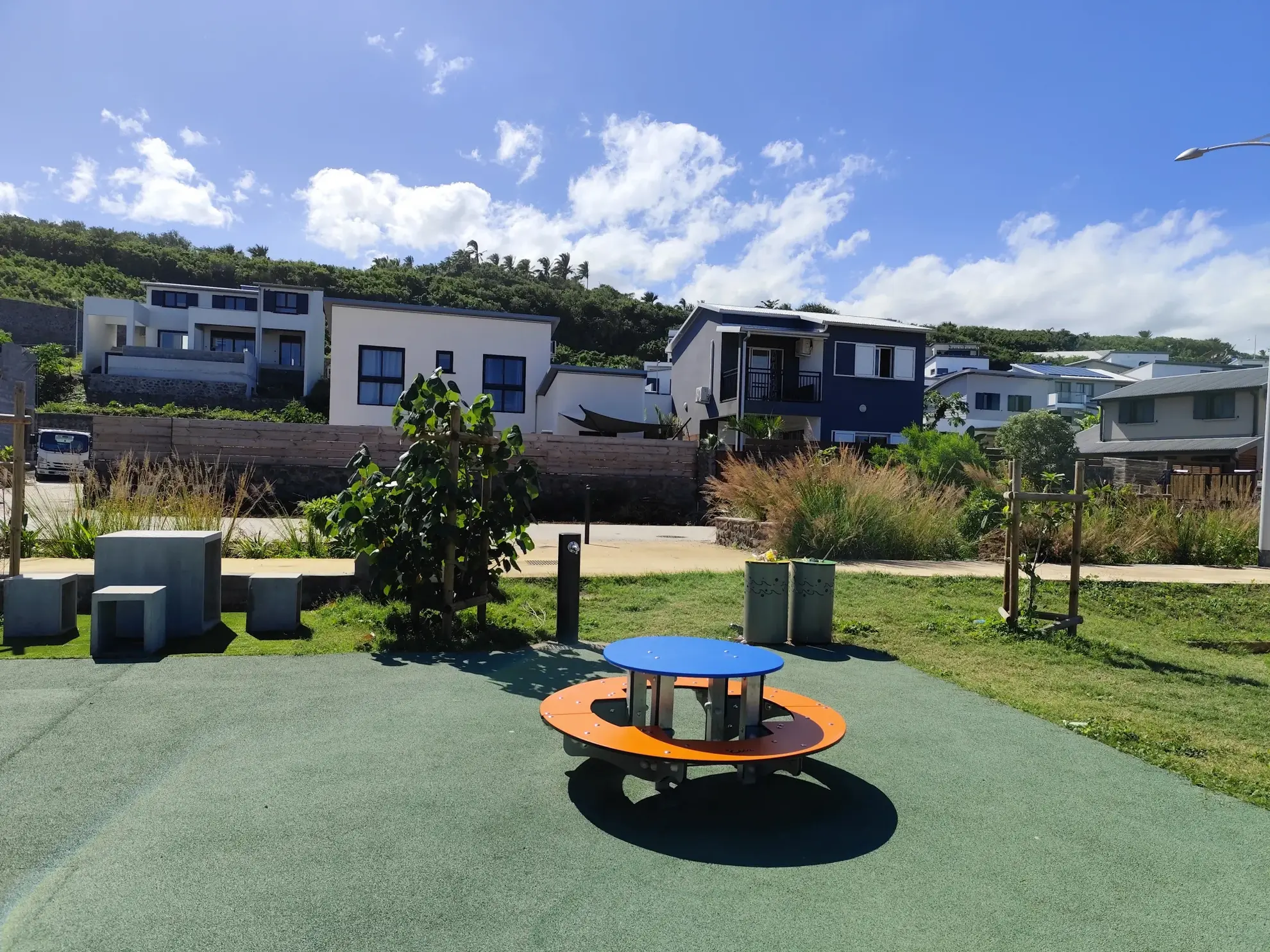 Terrain constructible de 387 m² à Saint-Pierre, secteur Grands Bois 