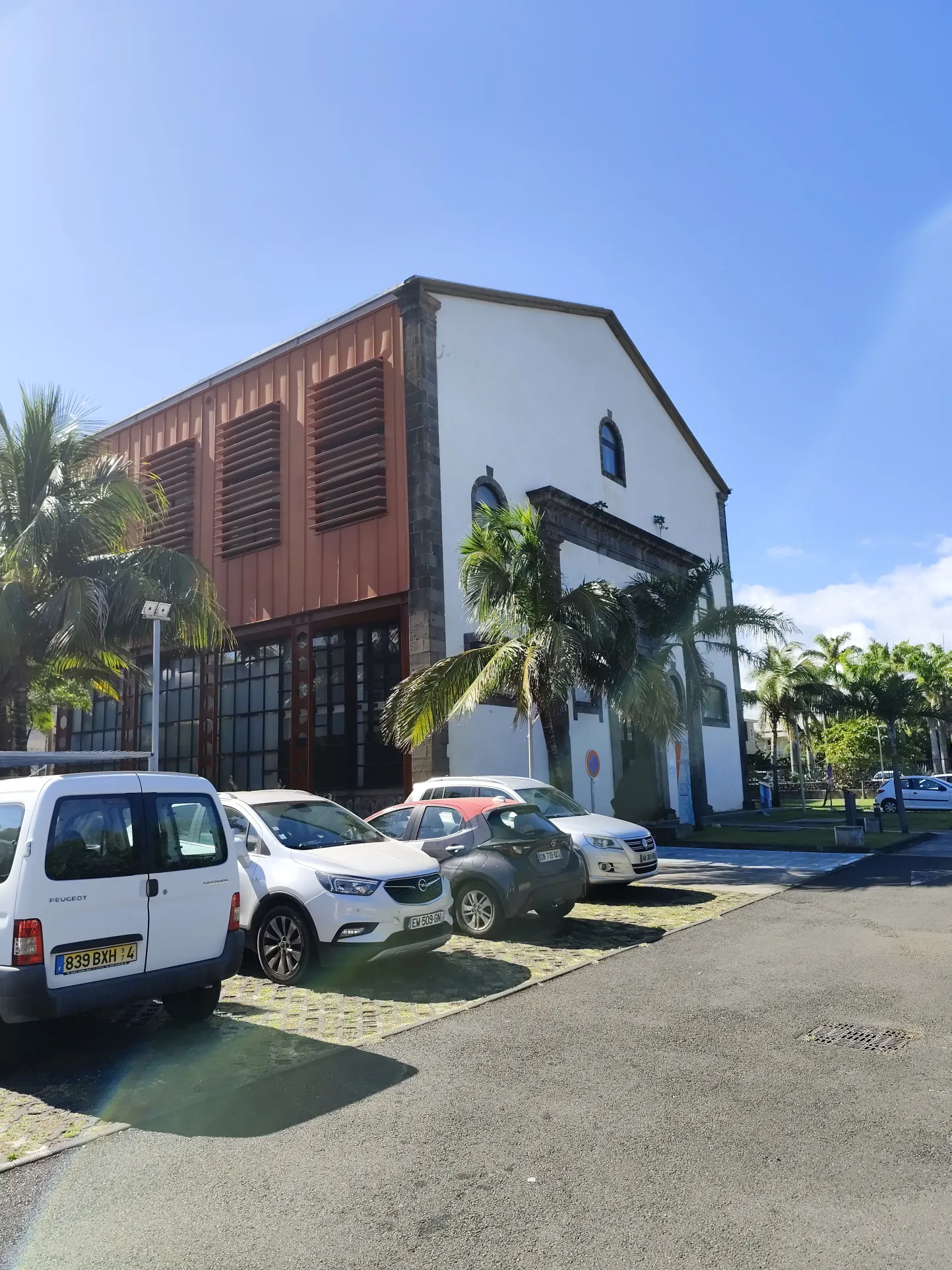 Terrain constructible de 387 m² à Saint-Pierre, secteur Grands Bois 