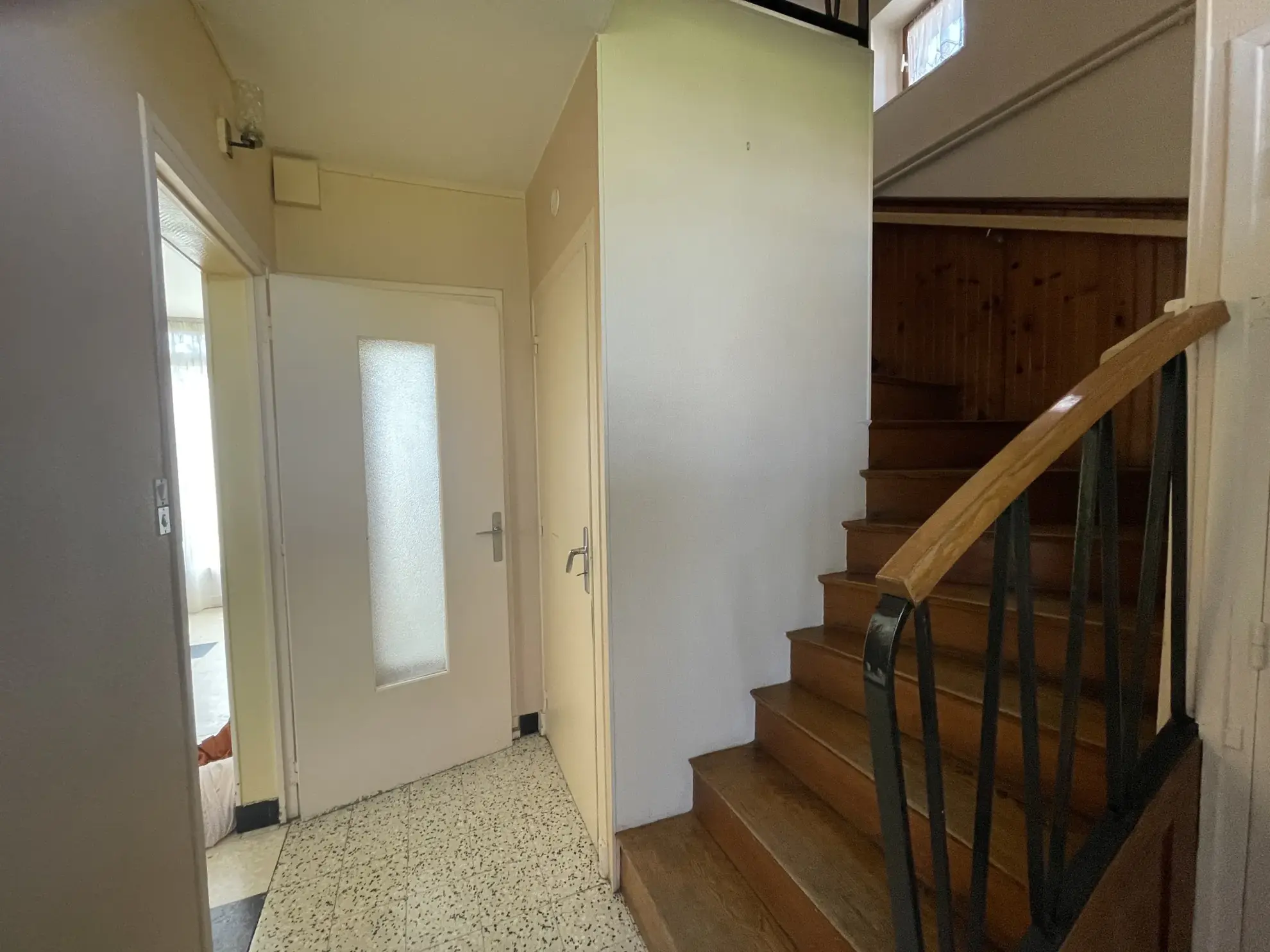 Maison à vendre en centre-ville de Prémery avec 3 chambres et garages 