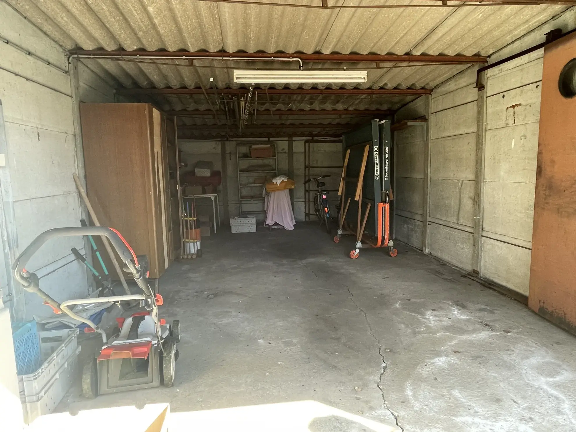 Maison à vendre en centre-ville de Prémery avec 3 chambres et garages 