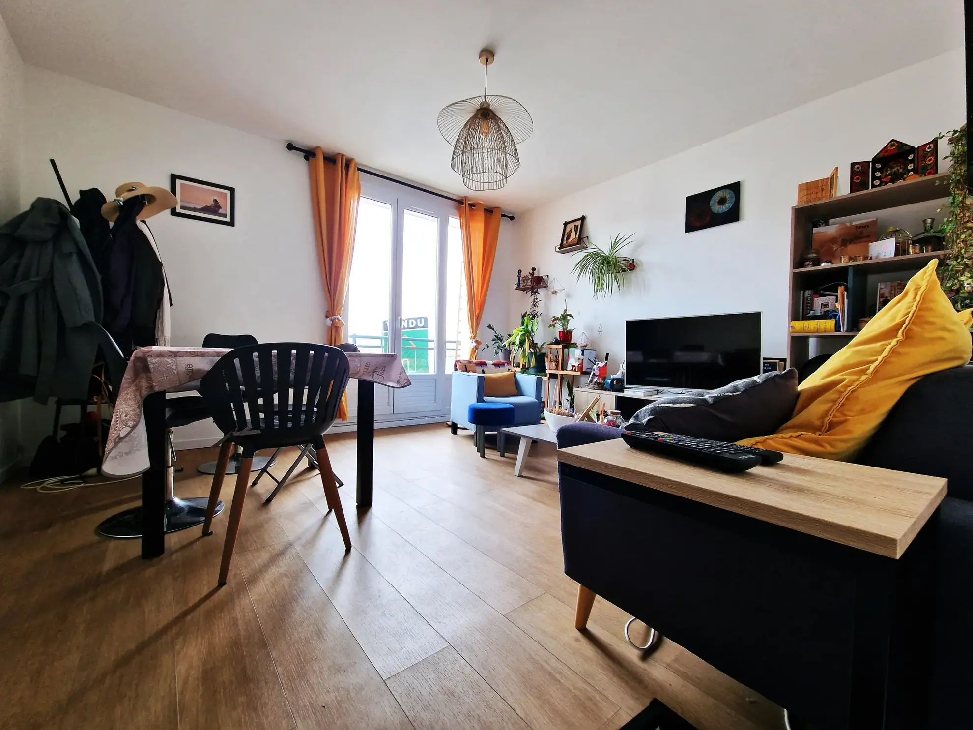 Maison de village avec cour et cave à Saint-Geniès-de-Comolas - Fort potentiel de rénovation 