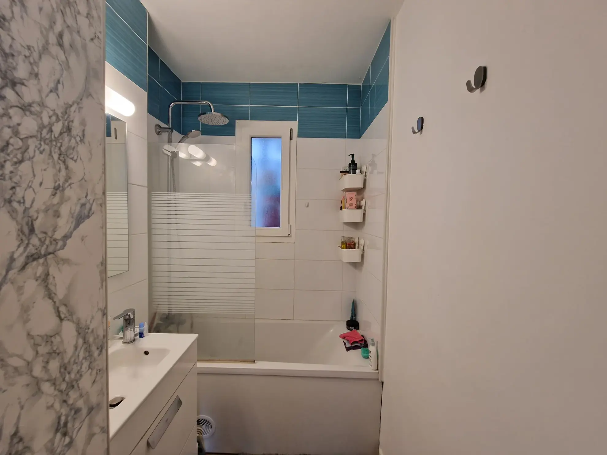 Maison de village avec cour et cave à Saint-Geniès-de-Comolas - Fort potentiel de rénovation 