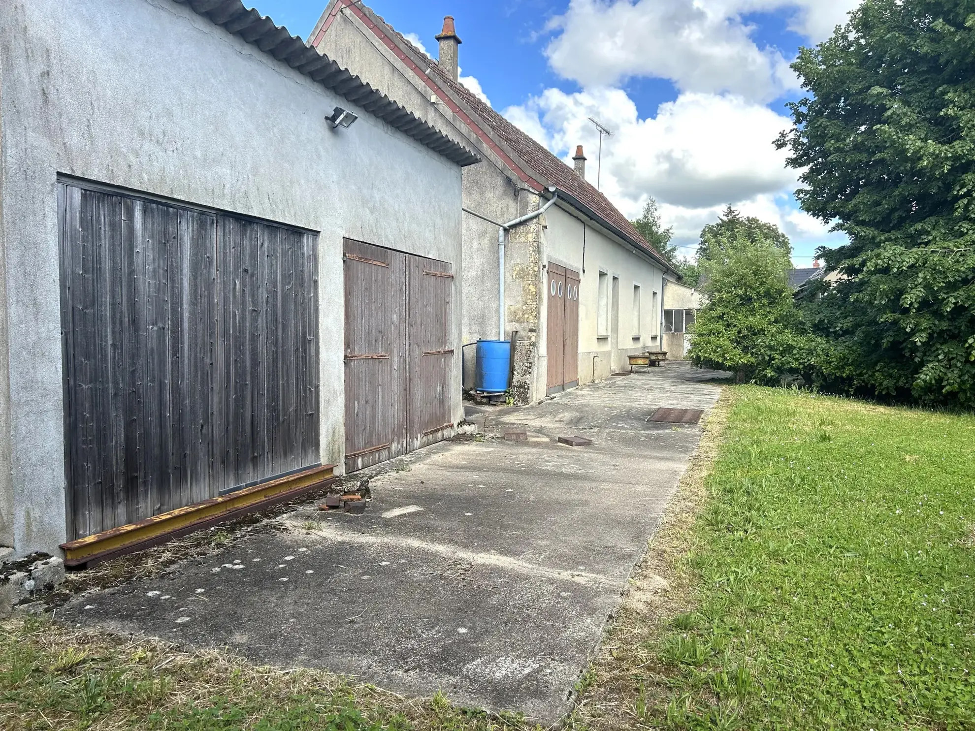 Maison avec deux habitations à vendre entre Guerigny et Premery, terrain de 3310 m² 