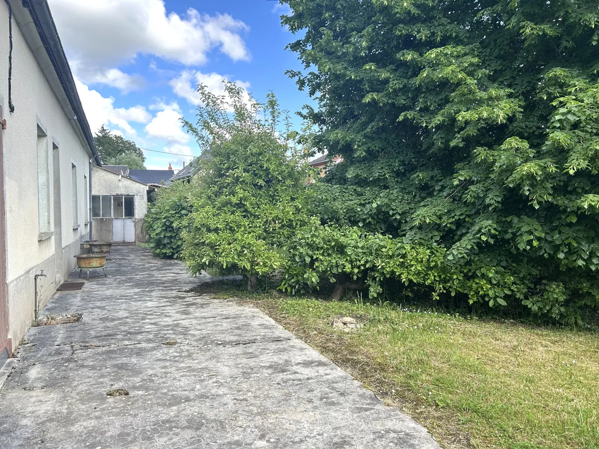 Maison avec deux habitations à vendre entre Guerigny et Premery, terrain de 3310 m² 