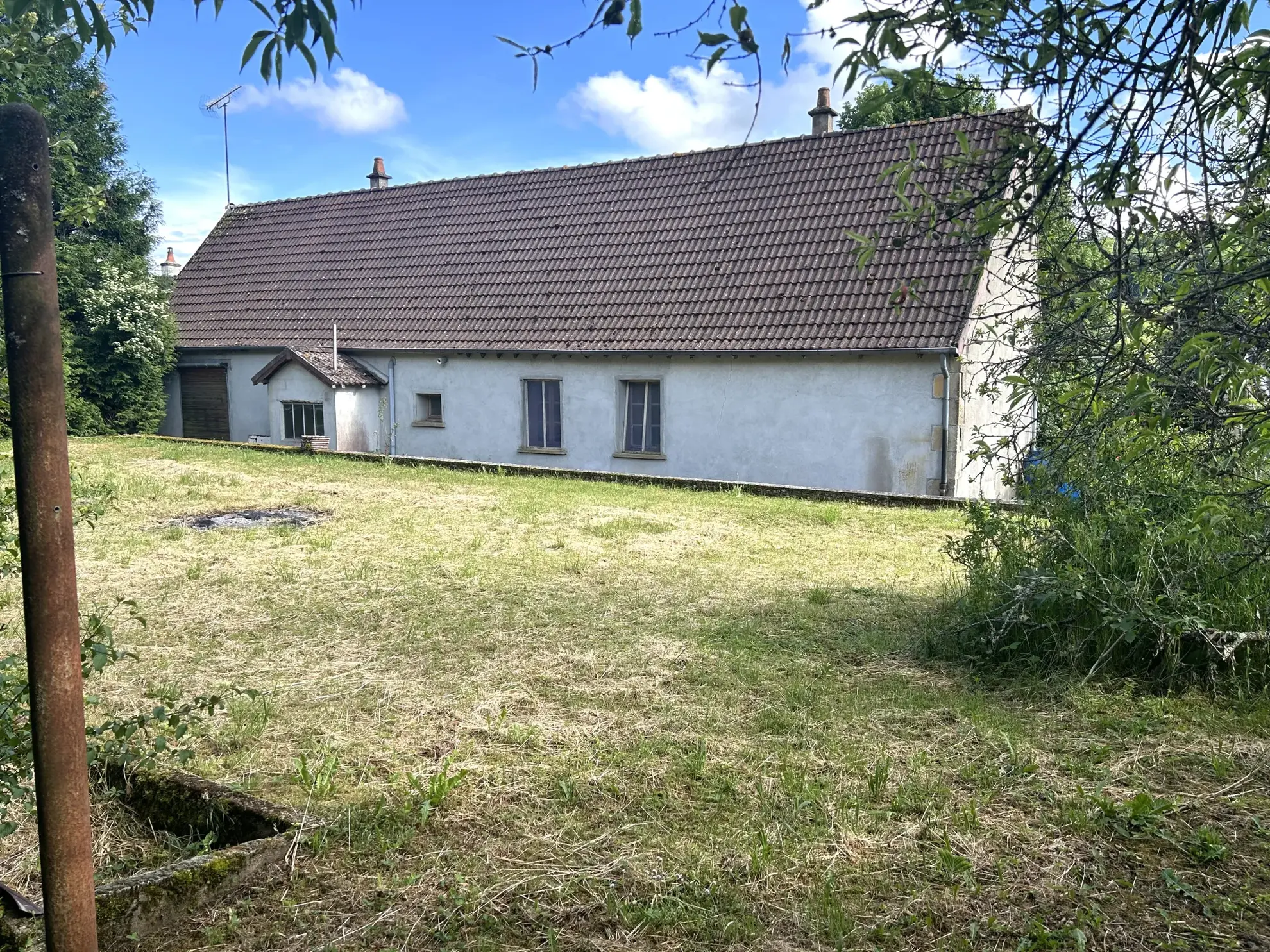 Maison avec deux habitations à vendre entre Guerigny et Premery, terrain de 3310 m² 