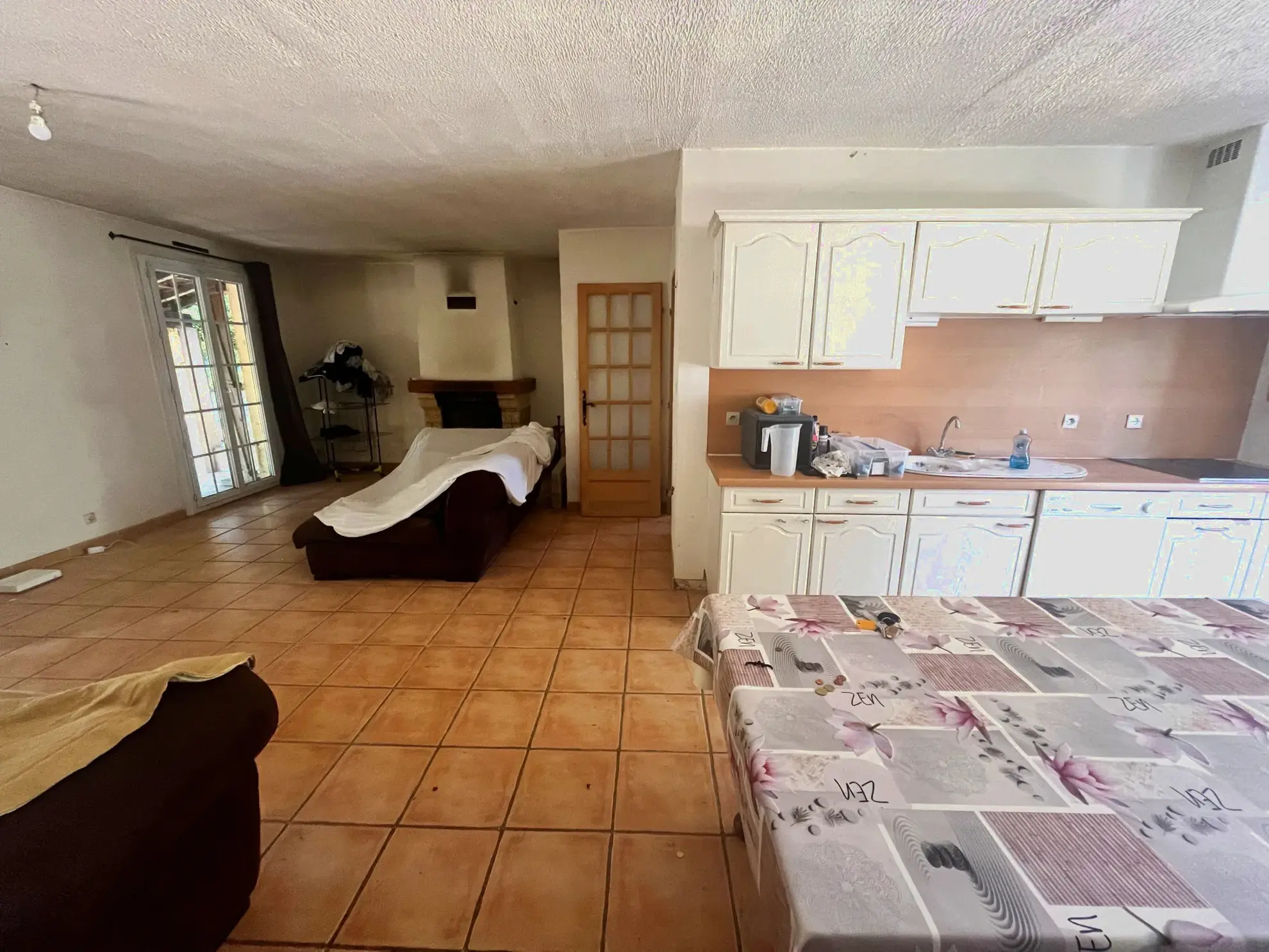 Villa de 105 m² avec piscine à Vidauban, 2 chambres, jardin clos, à rénover 