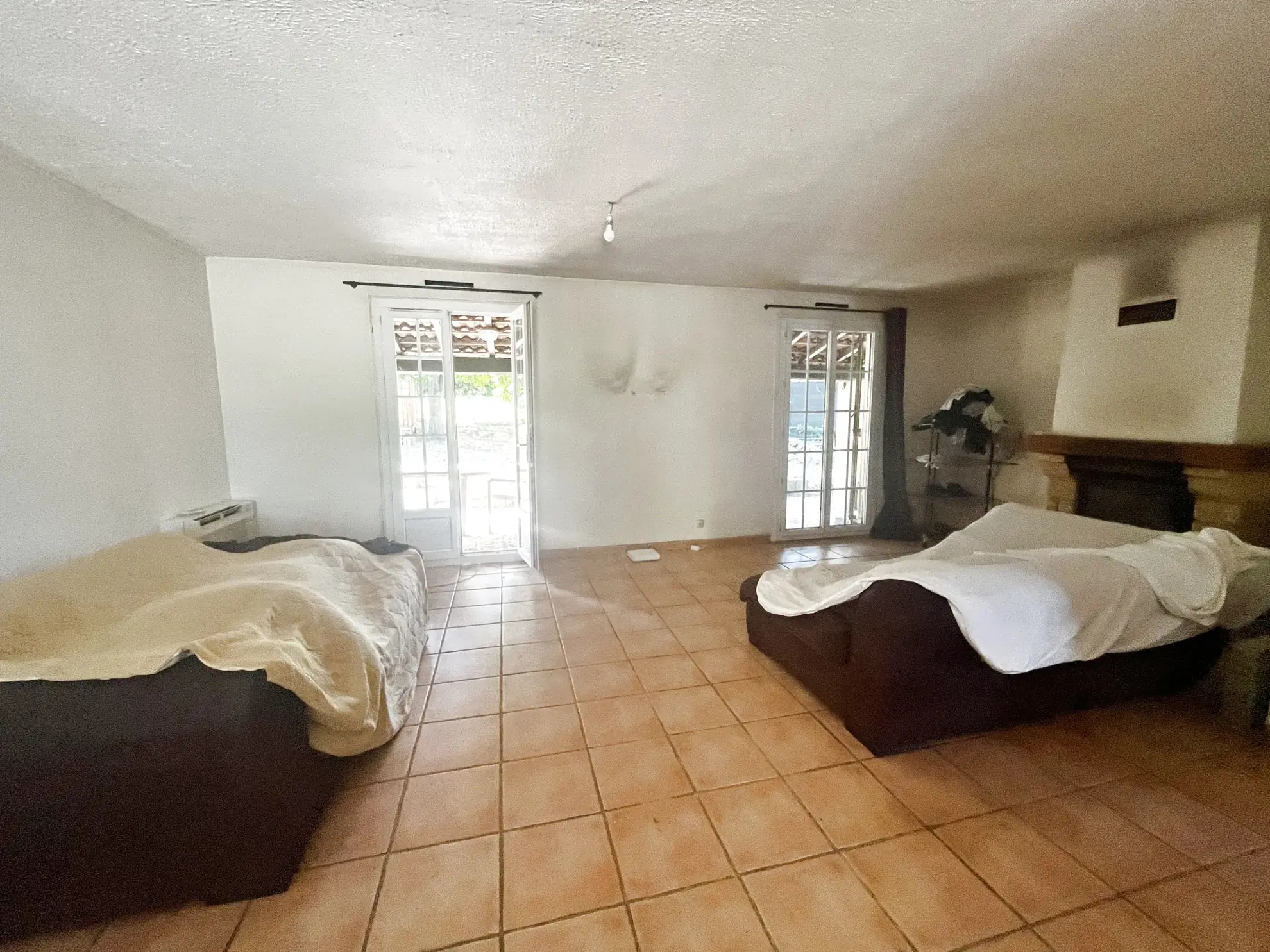 Villa de 105 m² avec piscine à Vidauban, 2 chambres, jardin clos, à rénover 