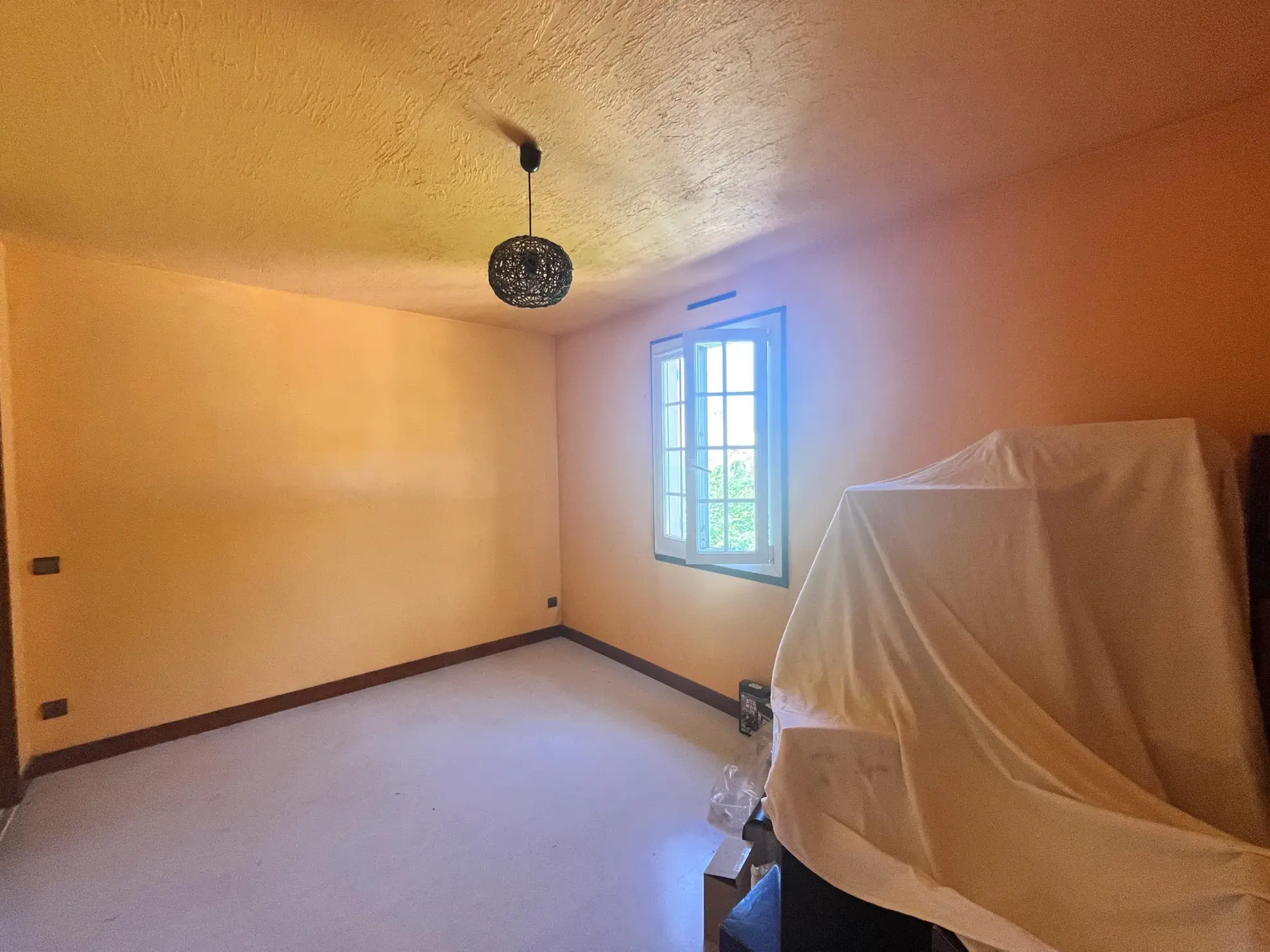 Villa de 105 m² avec piscine à Vidauban, 2 chambres, jardin clos, à rénover 