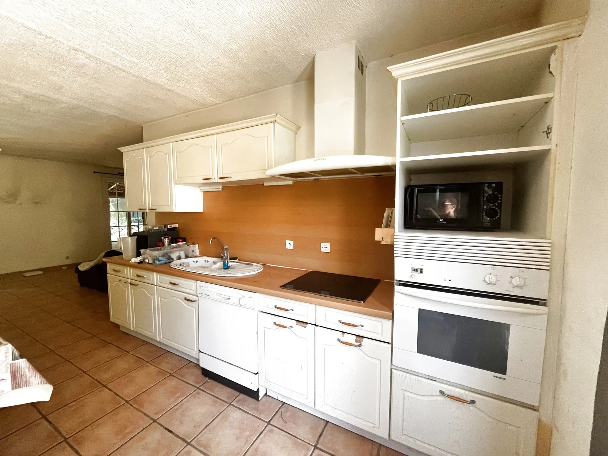 Villa de 105 m² avec piscine à Vidauban, 2 chambres, jardin clos, à rénover 