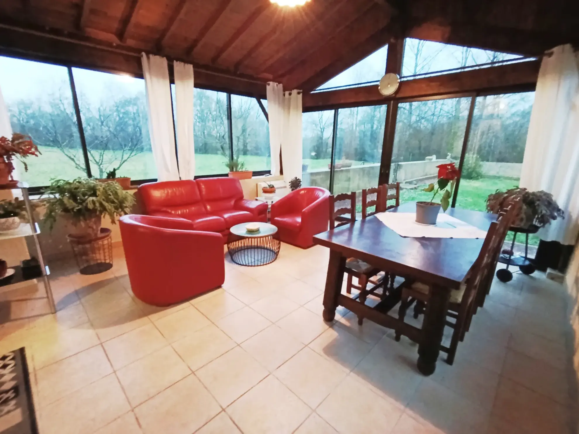 Rare ensemble immobilier à Mezin près de Nérac avec maison, appartement et dépendance en pierre 