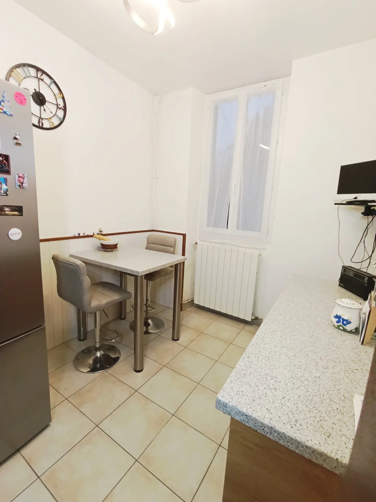 Rare ensemble immobilier à Mezin près de Nérac avec maison, appartement et dépendance en pierre 