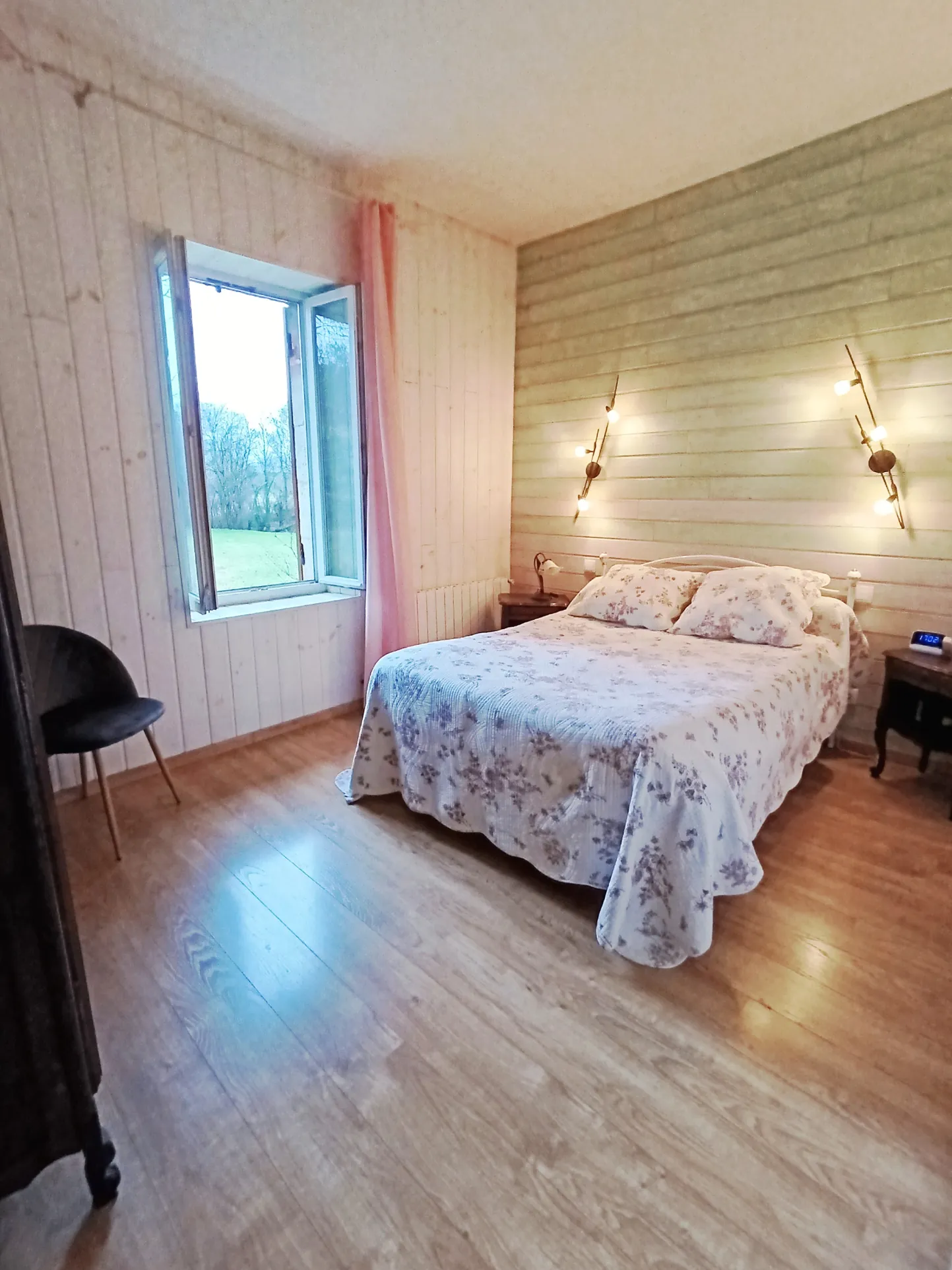 Rare ensemble immobilier à Mezin près de Nérac avec maison, appartement et dépendance en pierre 