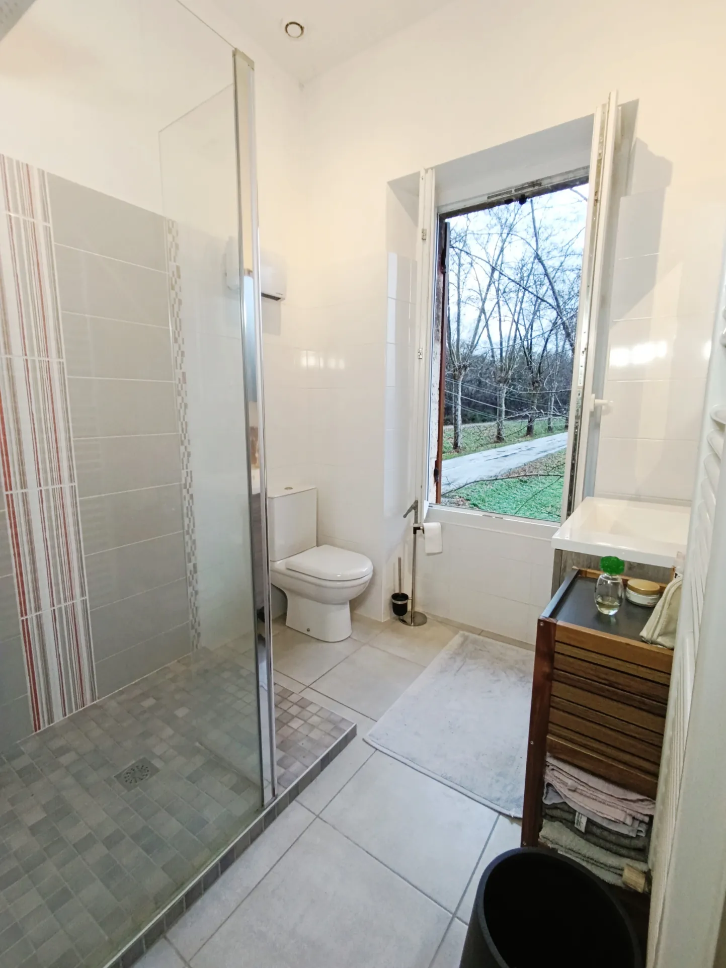 Rare ensemble immobilier à Mezin près de Nérac avec maison, appartement et dépendance en pierre 