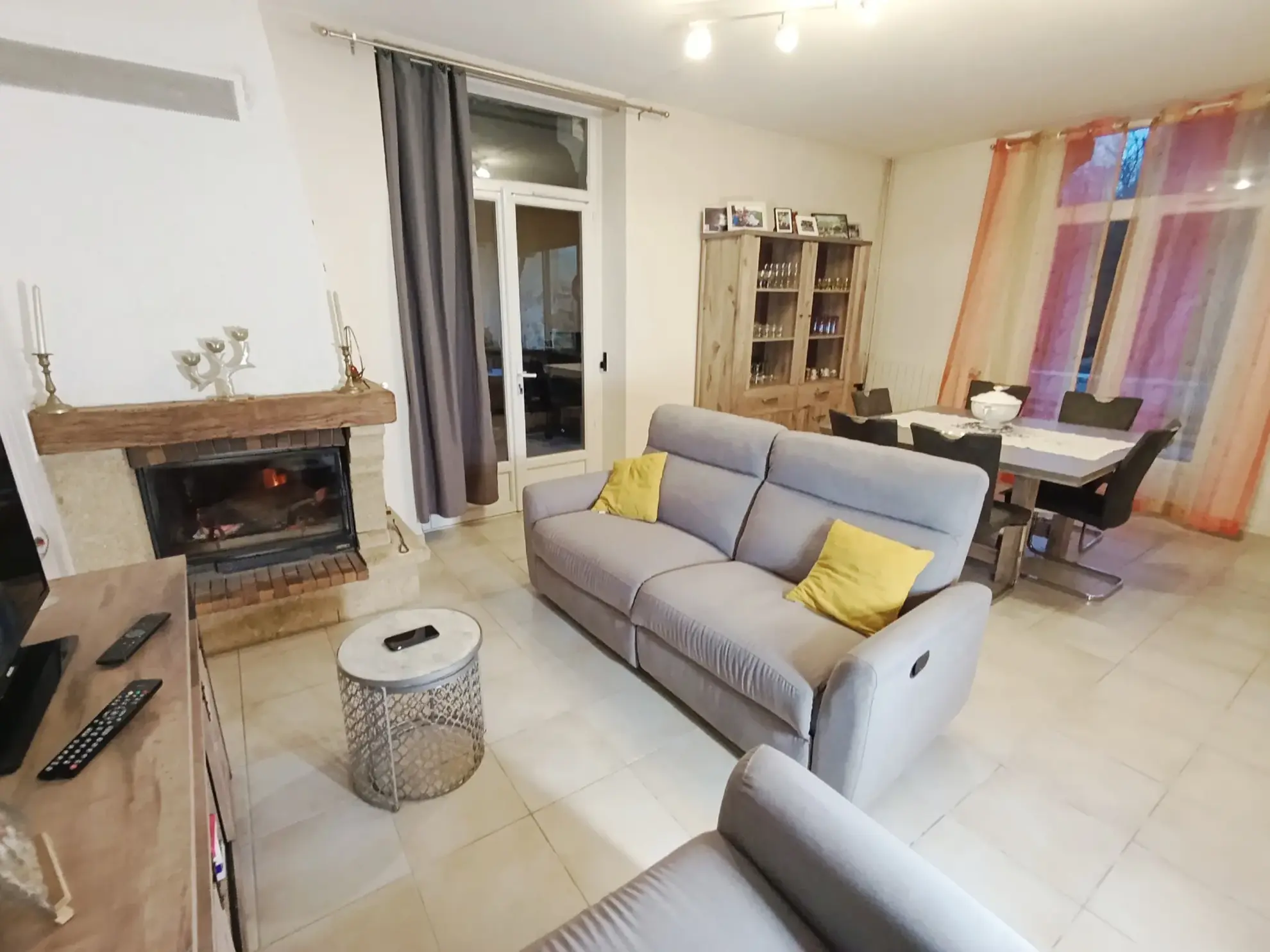 Rare ensemble immobilier à Mezin près de Nérac avec maison, appartement et dépendance en pierre 