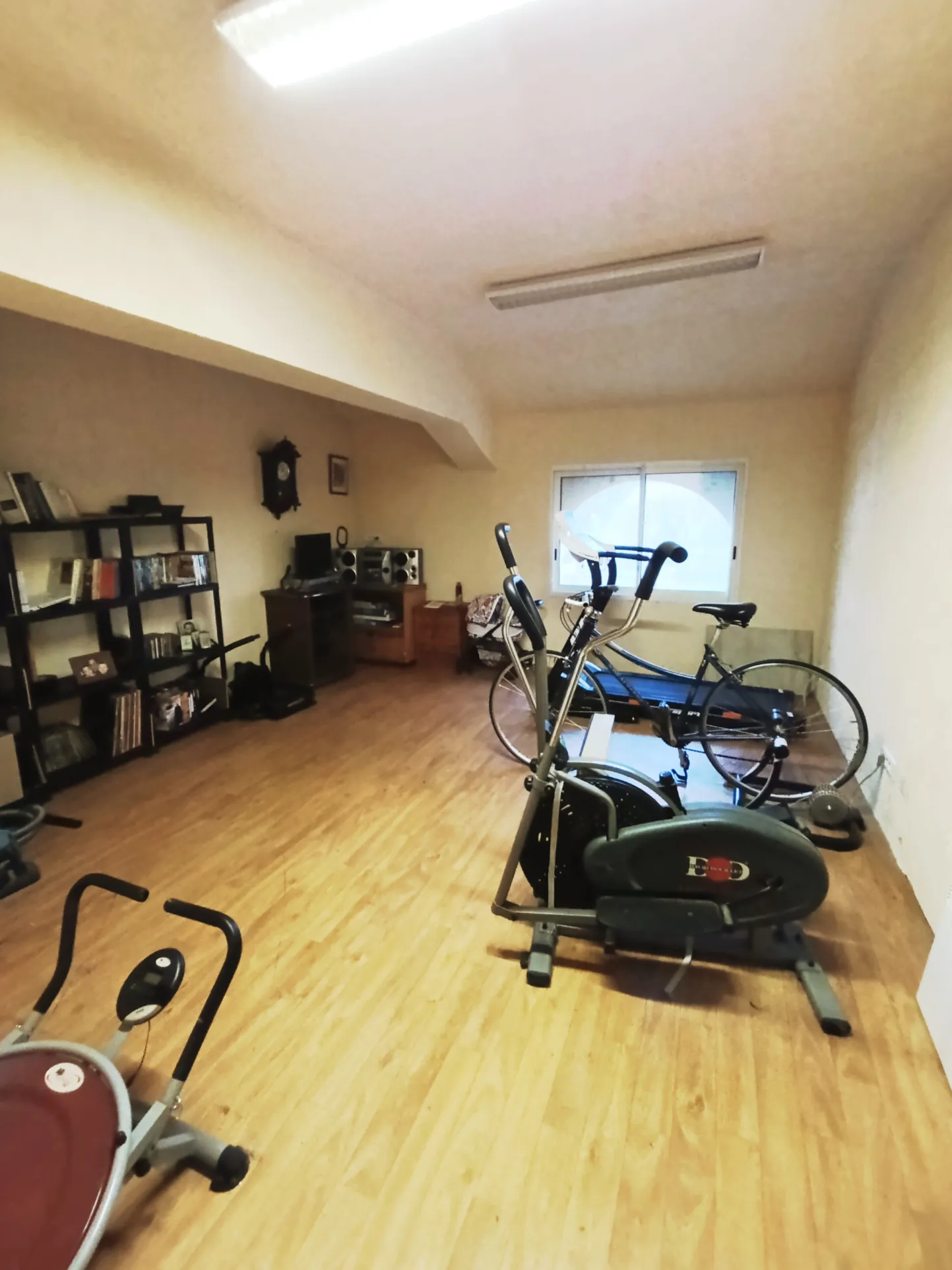 Rare ensemble immobilier à Mezin près de Nérac avec maison, appartement et dépendance en pierre 