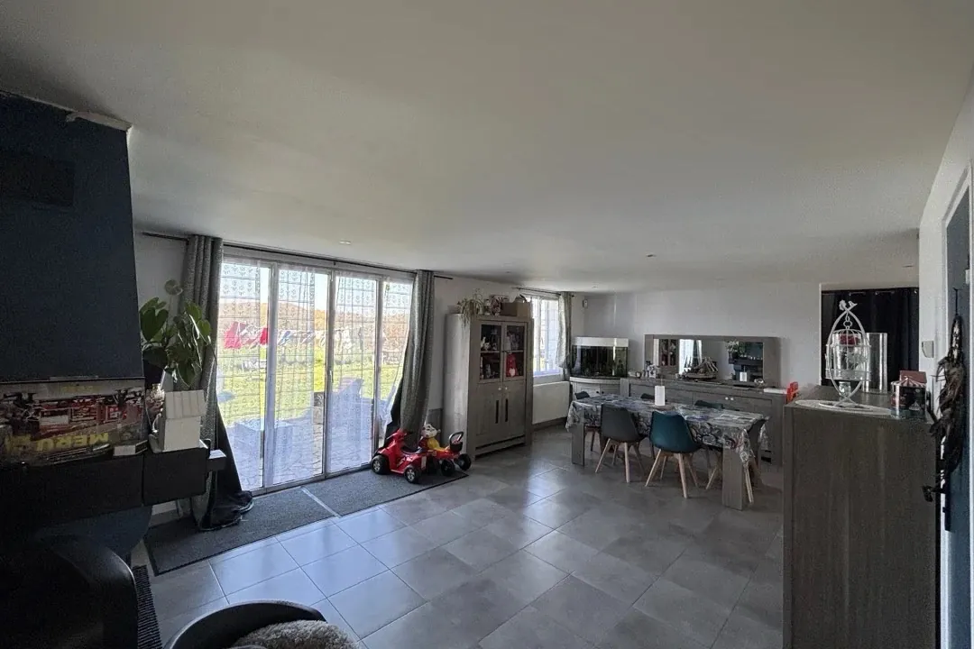 Maison familiale de 105m² avec jardin à Valdampierre dans un environnement calme 