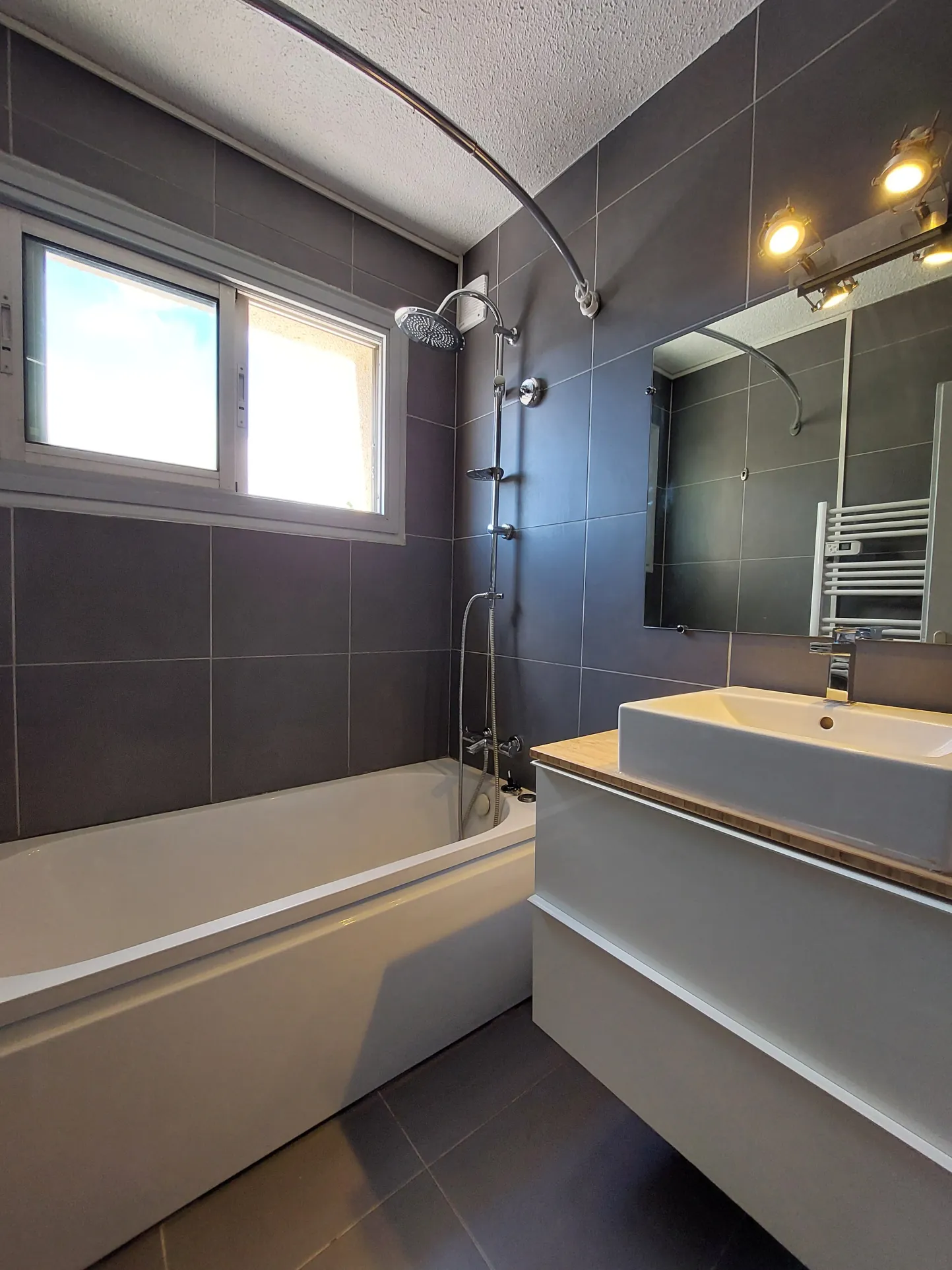 Appartement T2 rénové avec balcon et parking à Font-Romeu centre-ville 