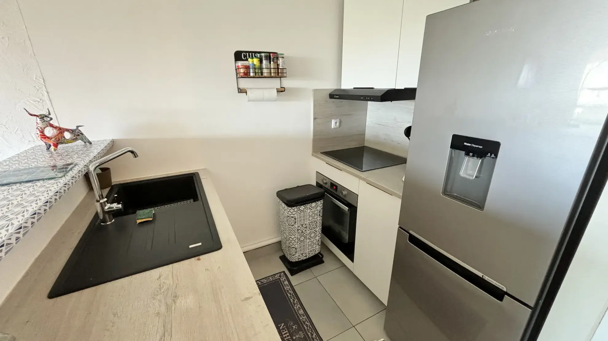 Appartement rénové avec terrasse et vue sur le port à Carnon 