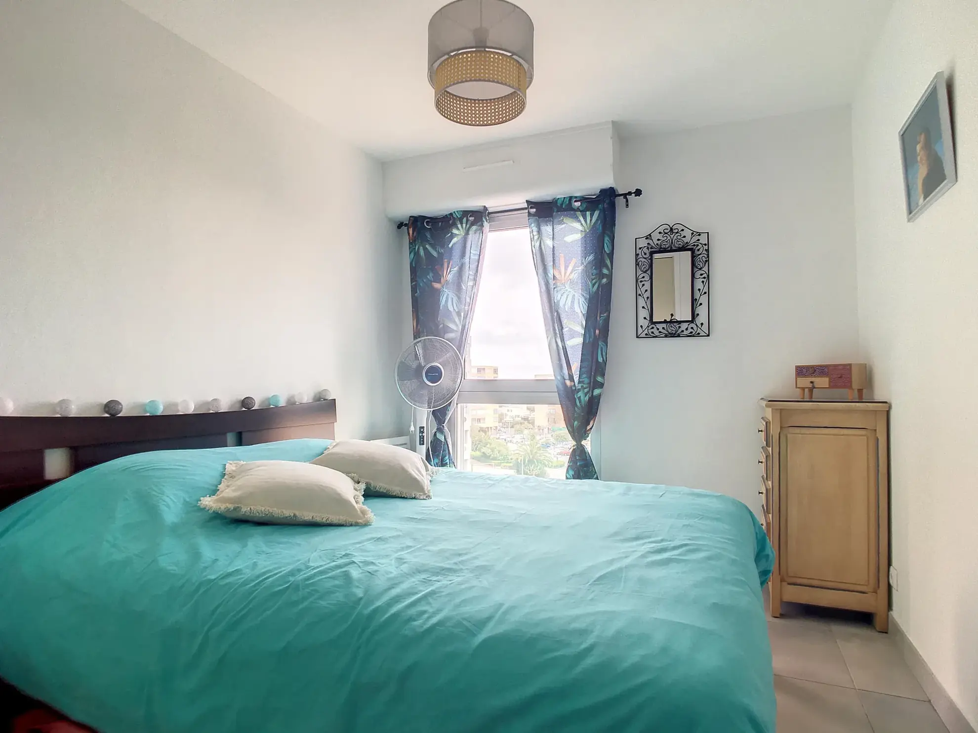 Appartement rénové avec terrasse et vue sur le port à Carnon 