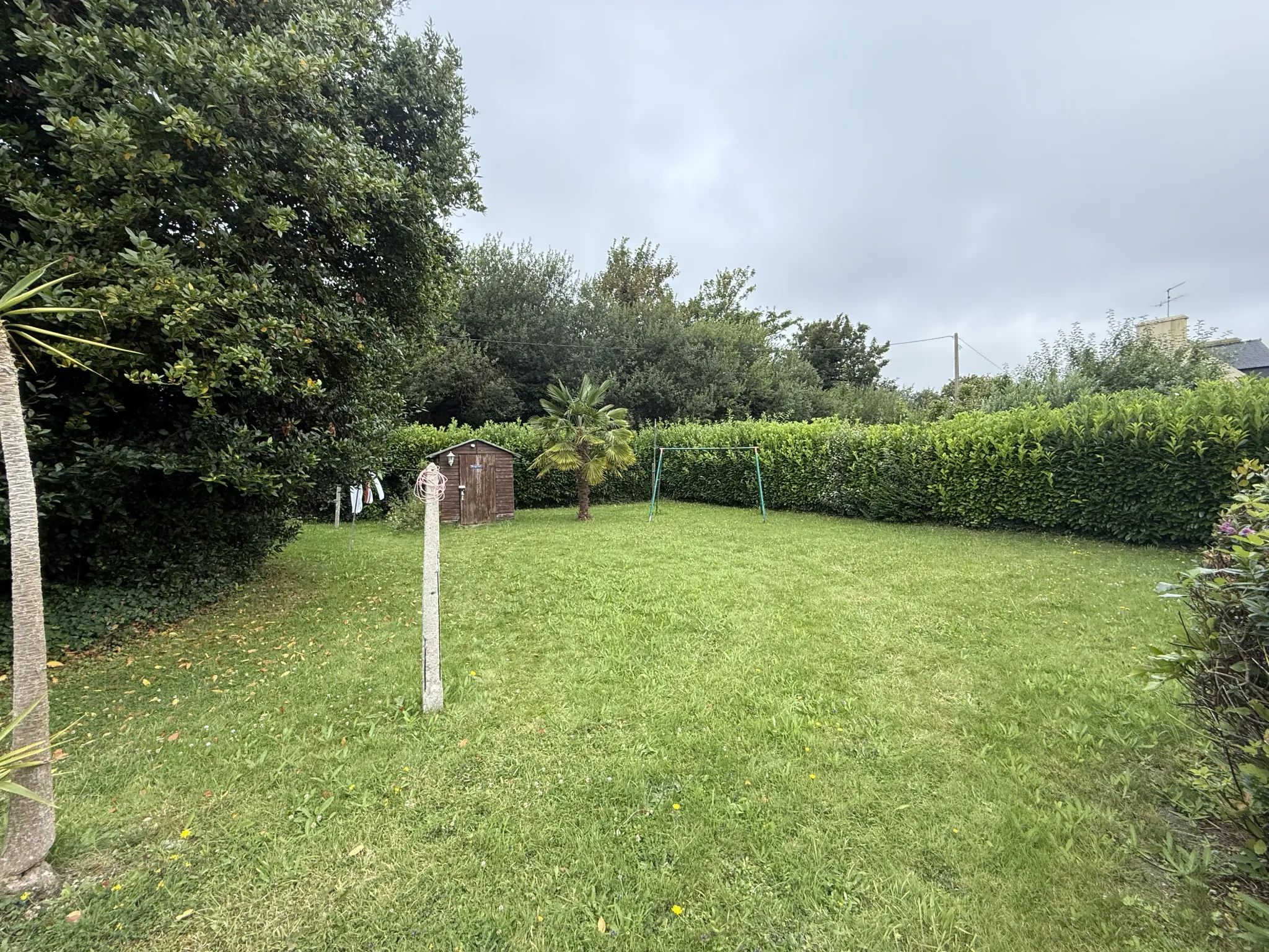 Maison de maître des années 1930 avec grand terrain et potentiel à Brest 