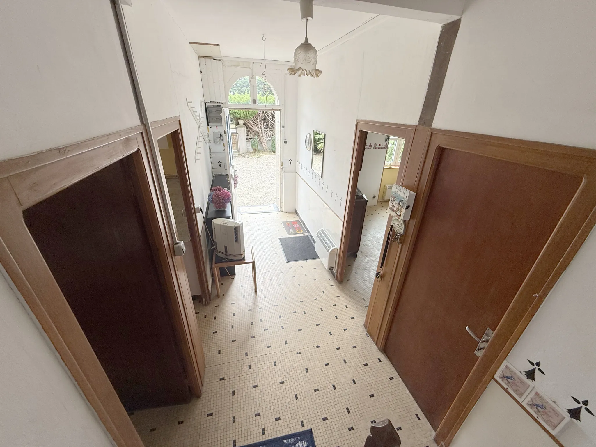 Maison de maître des années 1930 avec grand terrain et potentiel à Brest 