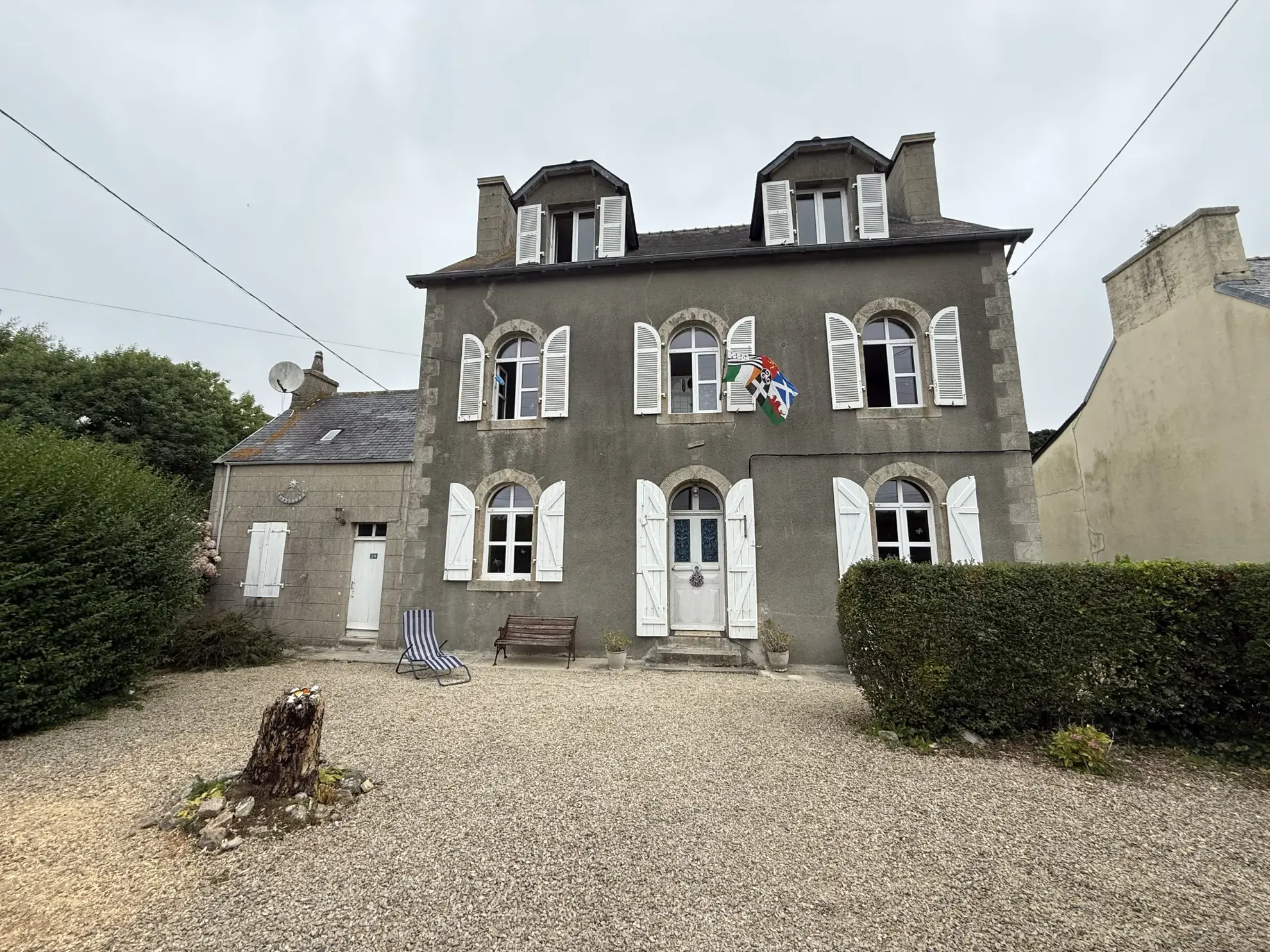 Maison de maître des années 1930 avec grand terrain et potentiel à Brest