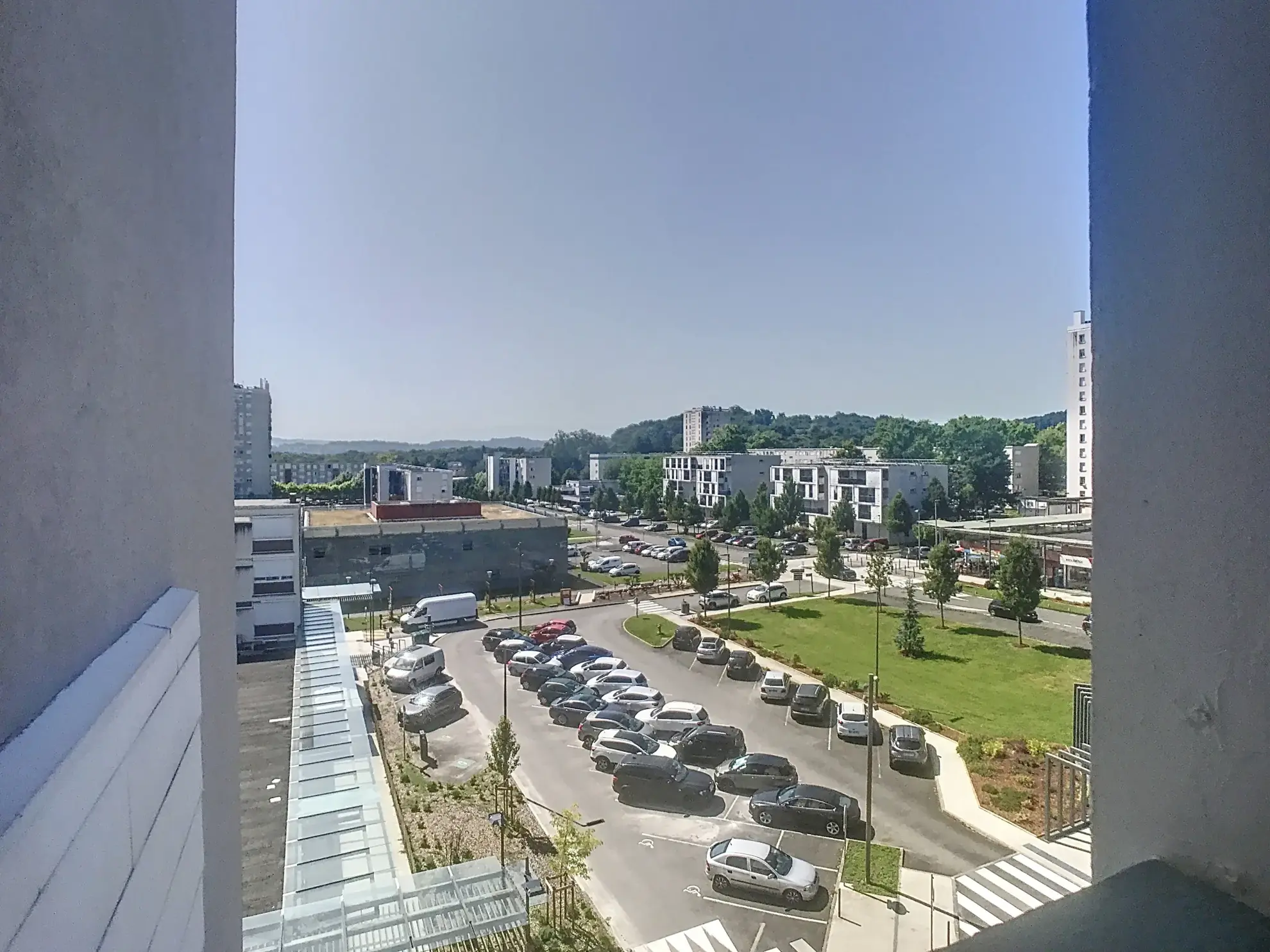 Appartement T5 avec vue Pyrénées à Mourenx - Balcon et cave 