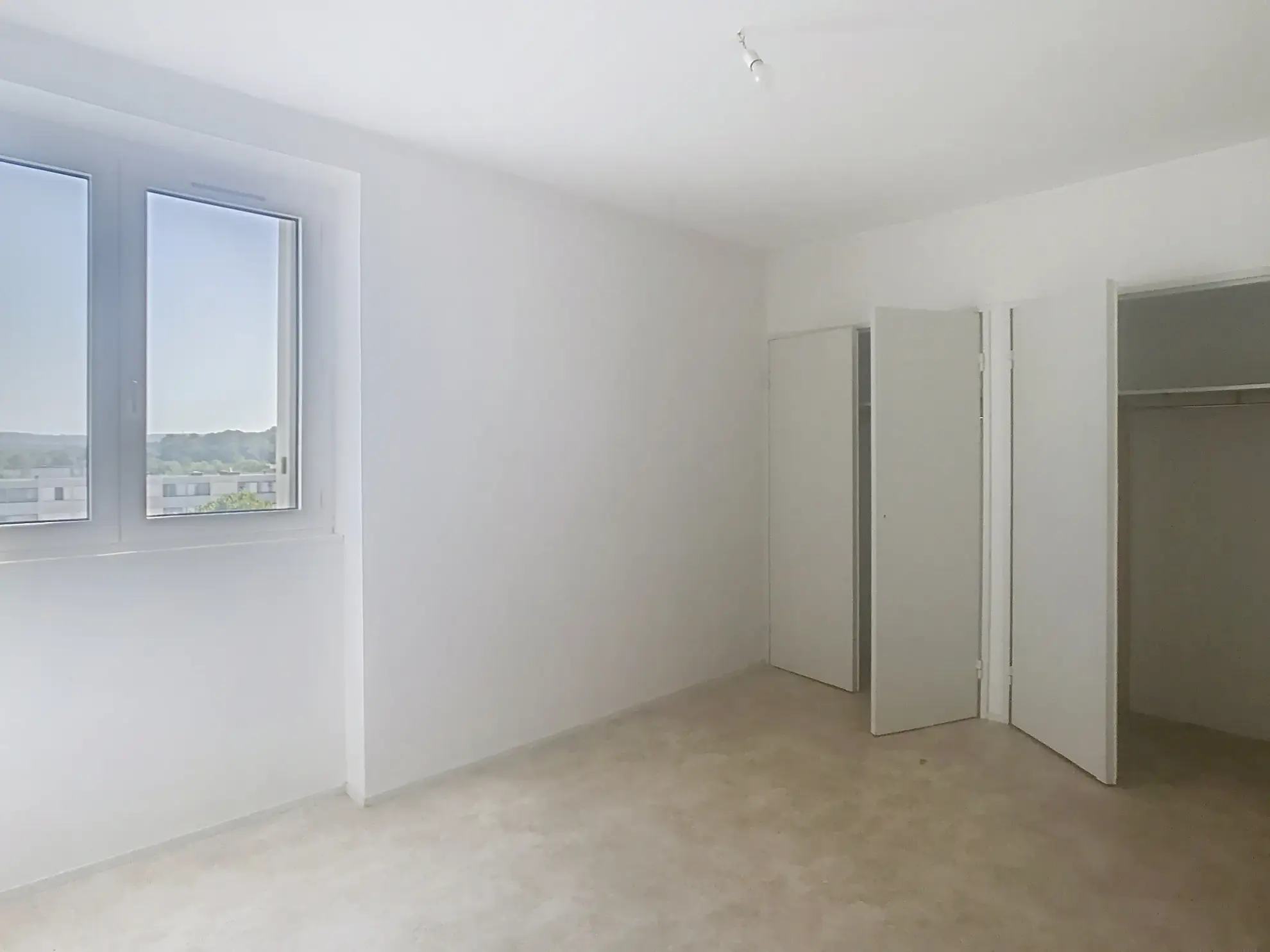 Appartement T5 avec vue Pyrénées à Mourenx - Balcon et cave 