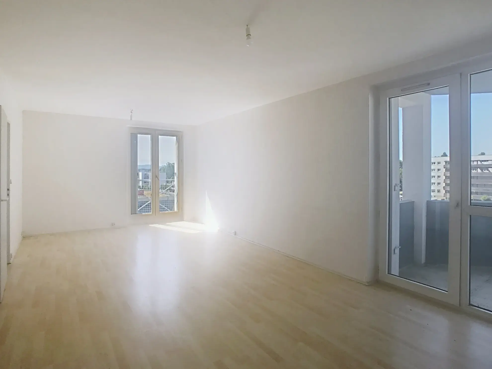 Appartement T5 avec vue Pyrénées à Mourenx - Balcon et cave 