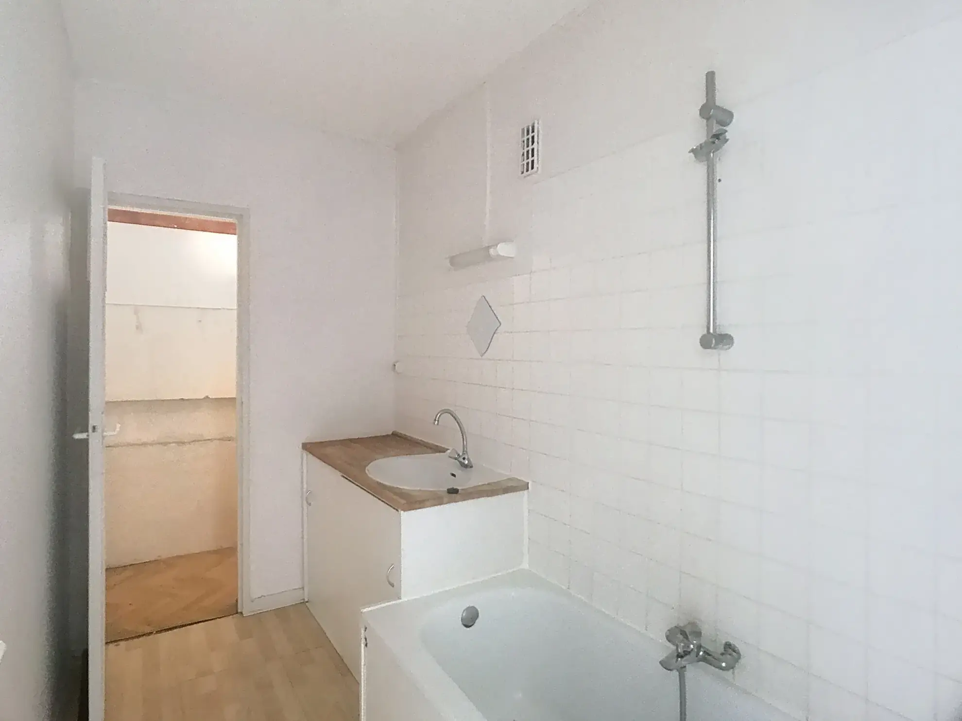 Appartement T5 avec vue Pyrénées à Mourenx - Balcon et cave 