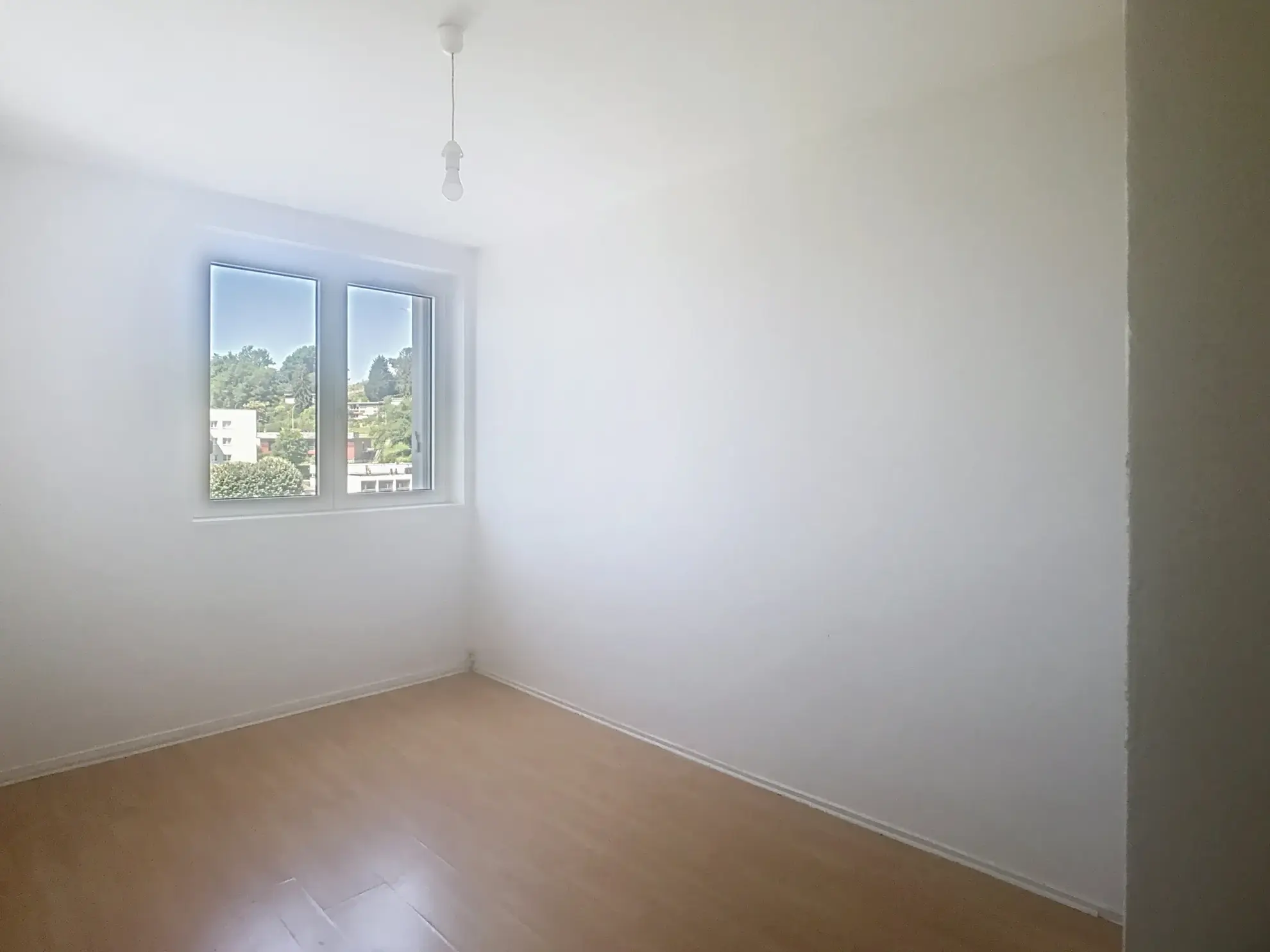 Appartement T5 avec vue Pyrénées à Mourenx - Balcon et cave 