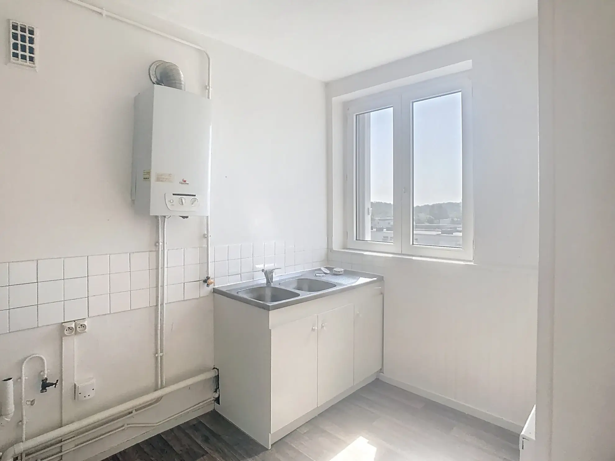 Appartement T5 avec vue Pyrénées à Mourenx - Balcon et cave 