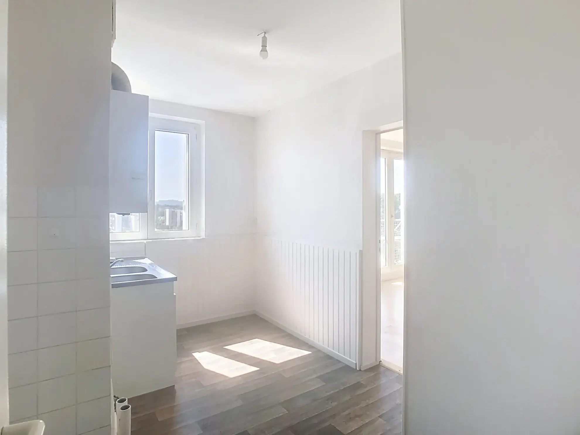Appartement T5 avec vue Pyrénées à Mourenx - Balcon et cave 