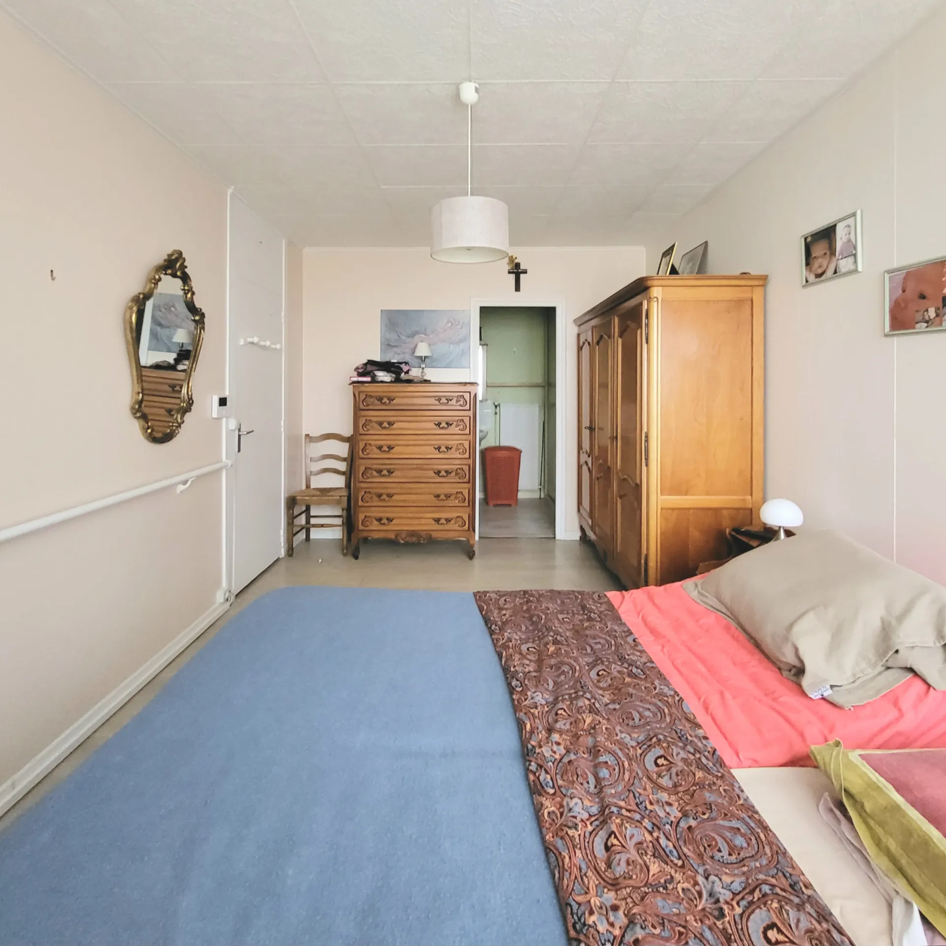 Appartement lumineux avec potentiel à Pontoise – 2 chambres, balcon et cave 