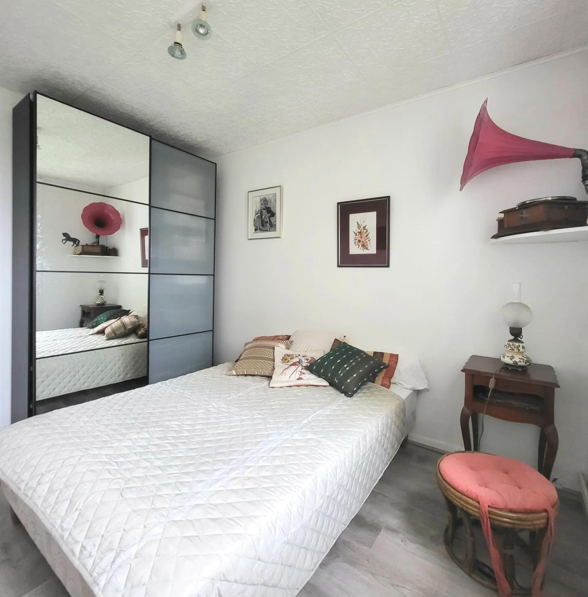 Appartement lumineux avec potentiel à Pontoise – 2 chambres, balcon et cave 