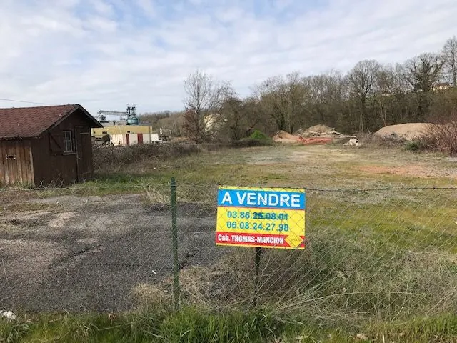 Terrain constructible à Decize à vendre ou à louer - 1000 m² 