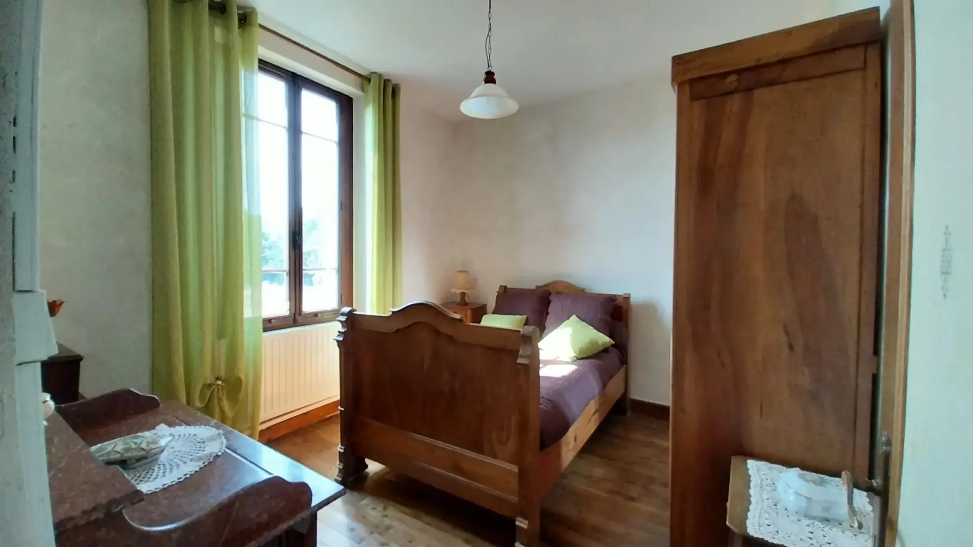 Maison en pierre avec piscine, 5 chambres et 2 hectares de terrain à Razac sur L'Isle 