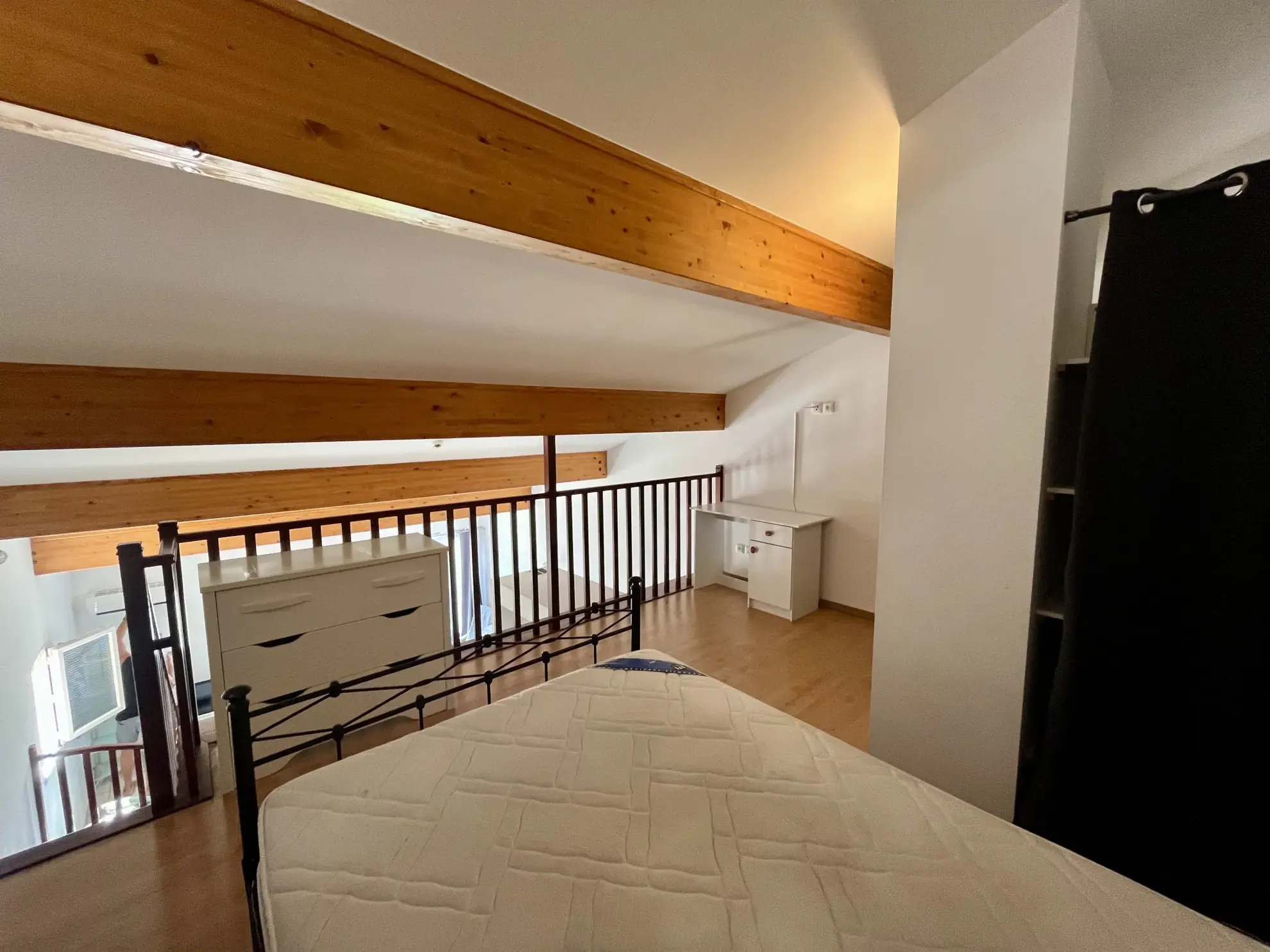 Appartement T2 en Duplex avec Piscine et Parking à Six Fours les Plages 