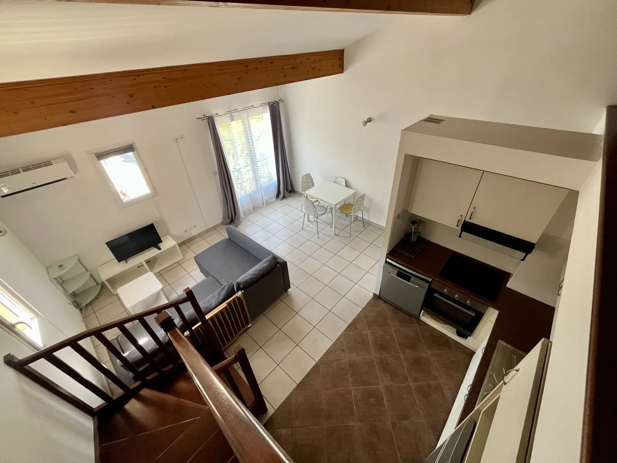 Appartement T2 en Duplex avec Piscine et Parking à Six Fours les Plages 