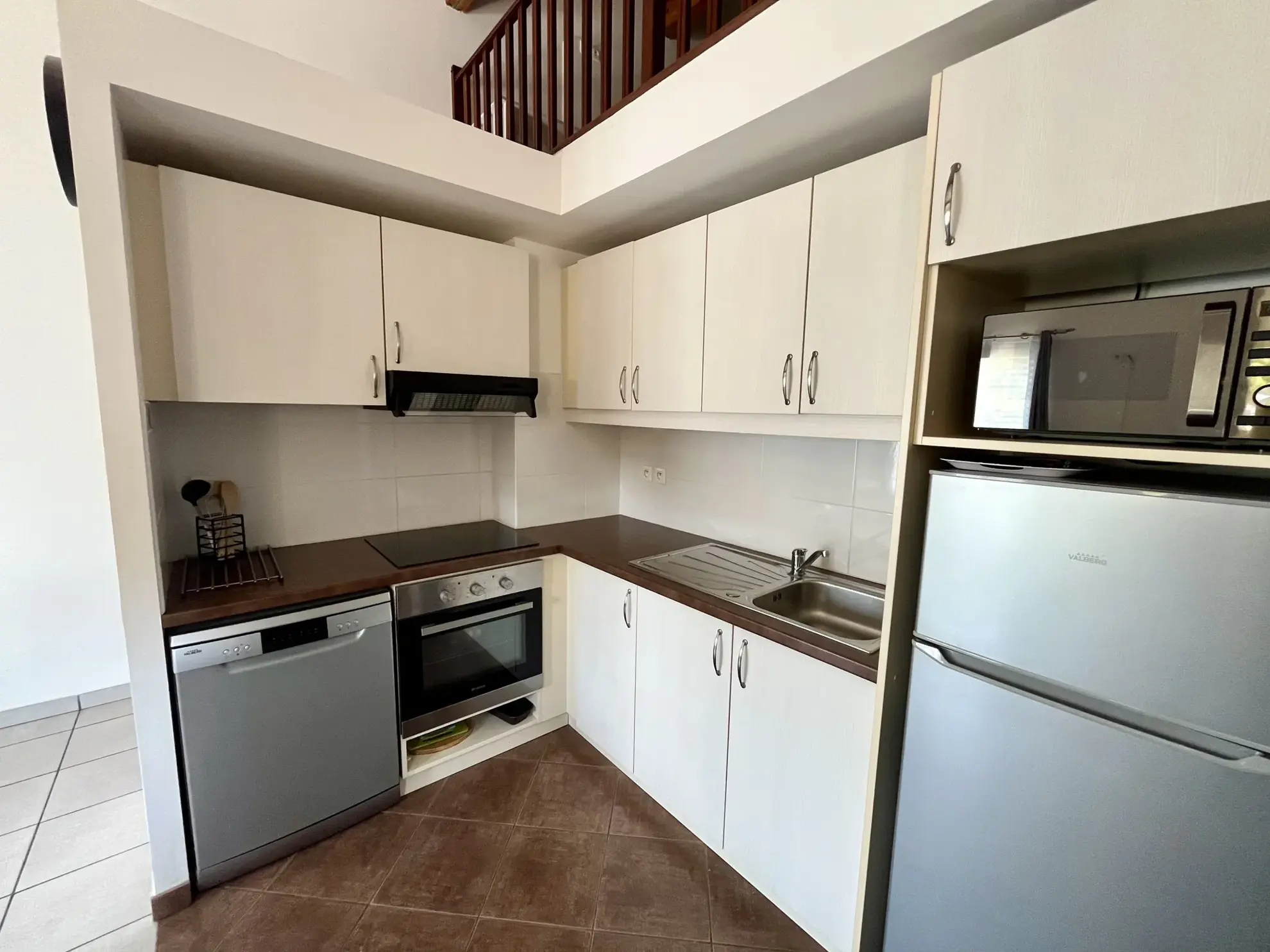 Appartement T2 en Duplex avec Piscine et Parking à Six Fours les Plages 