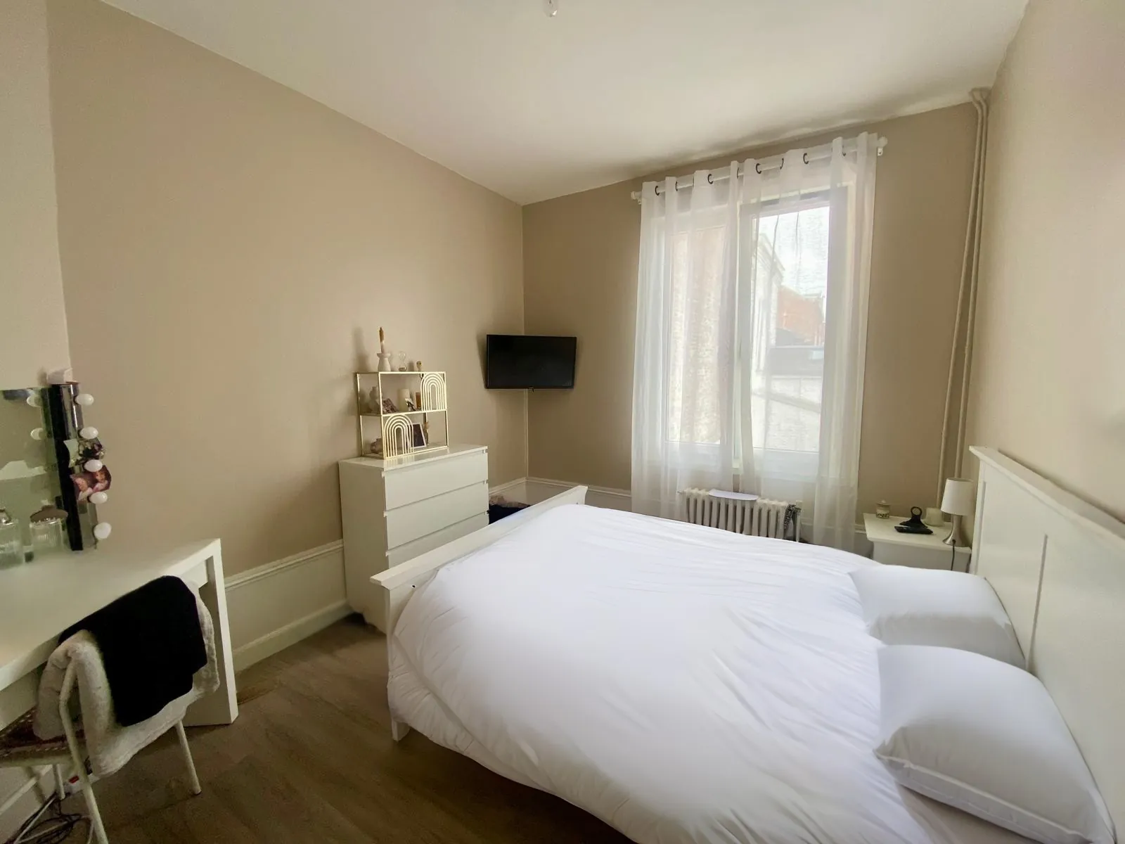 Maison à vendre à Remicourt, Saint-Quentin avec 4 chambres, cour et cave 