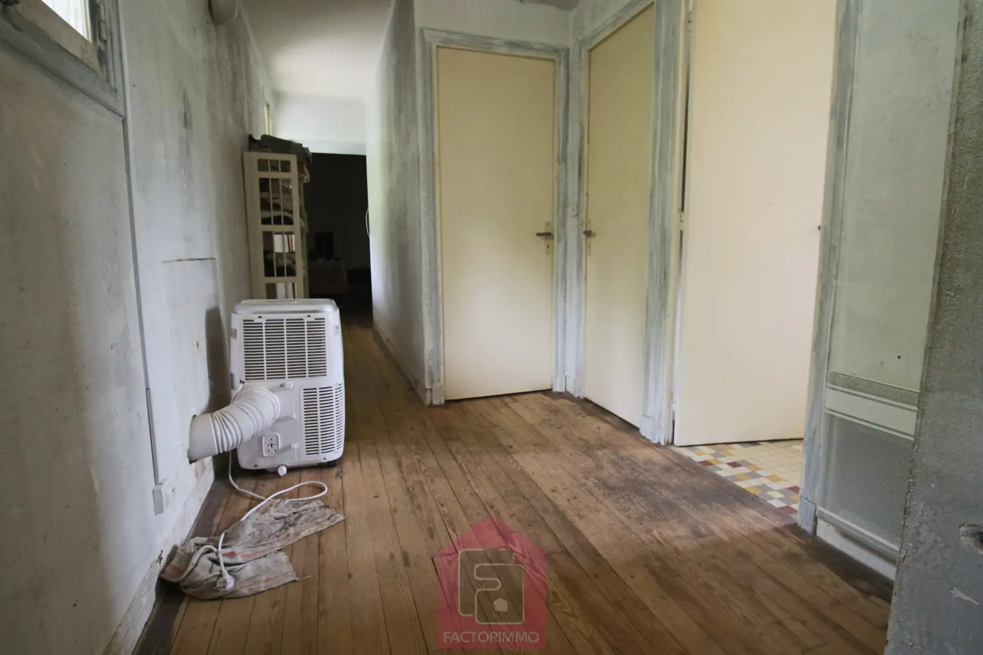 Maison à rénover de 110 m² avec grand terrain à Puy-l'Évêque 