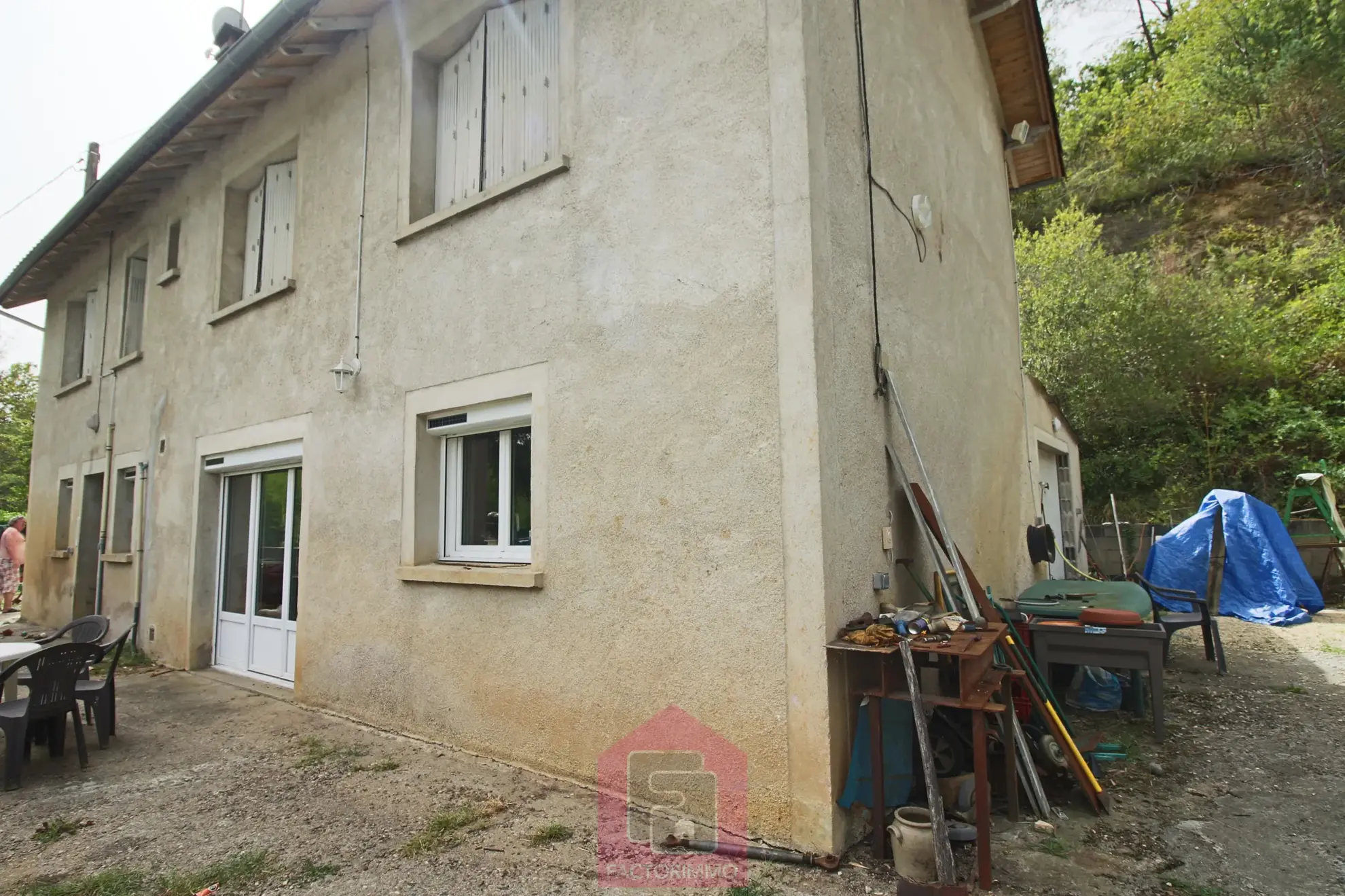 Maison à rénover de 110 m² avec grand terrain à Puy-l'Évêque 