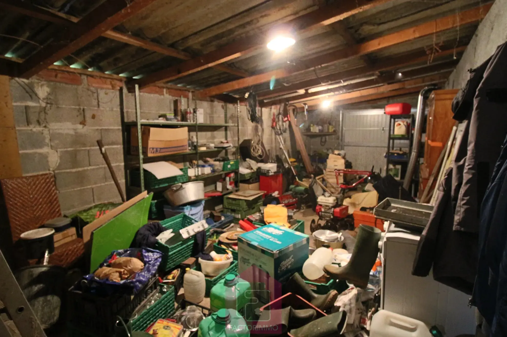 Maison à rénover de 110 m² avec grand terrain à Puy-l'Évêque 